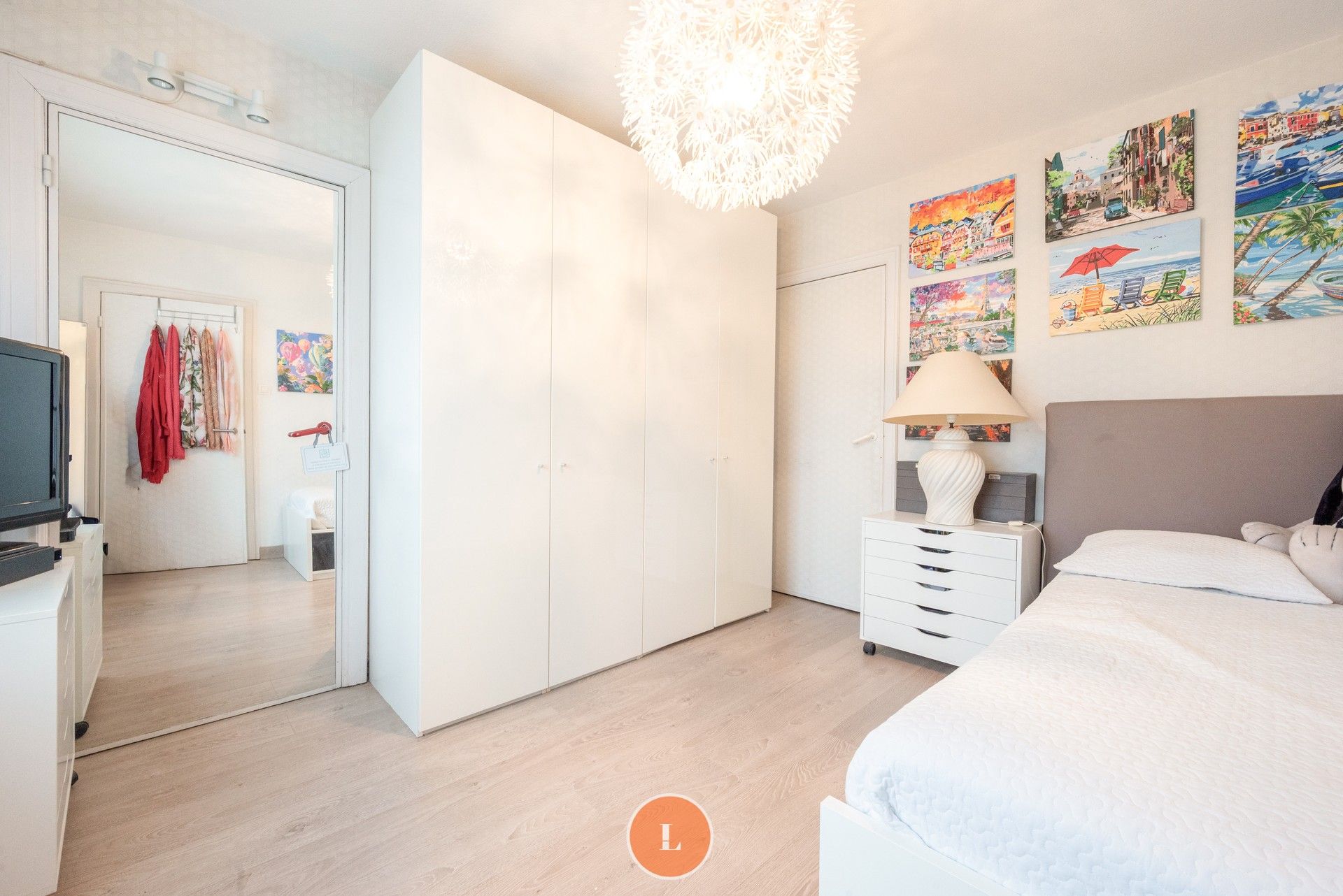 Statige villa met binnenzwembad, polyvalente ruimte en groene privacy foto 18