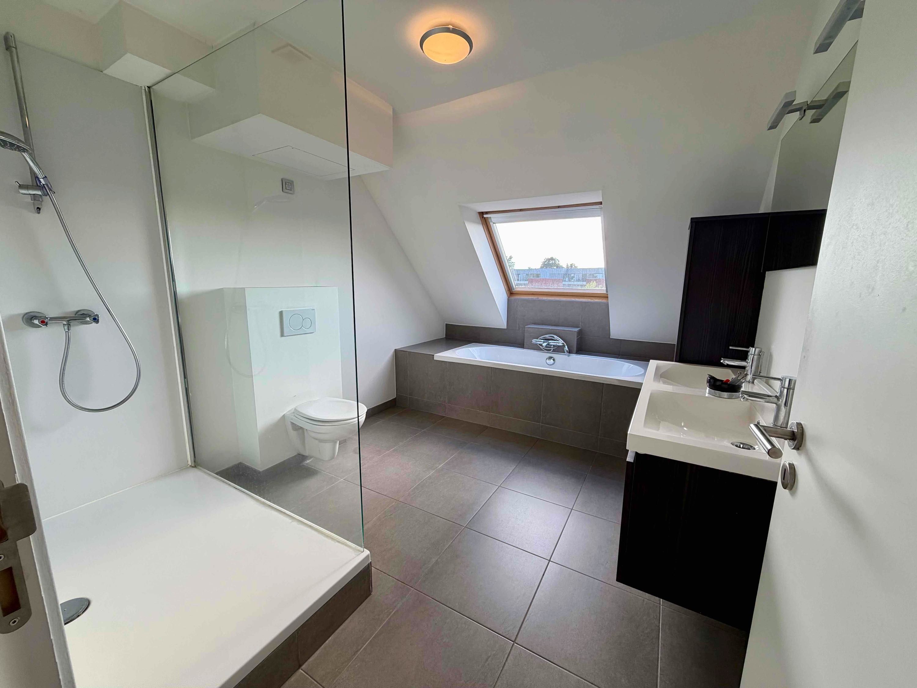 Ruim dakappartement (120 M2) met 2 slpk en terras foto 7