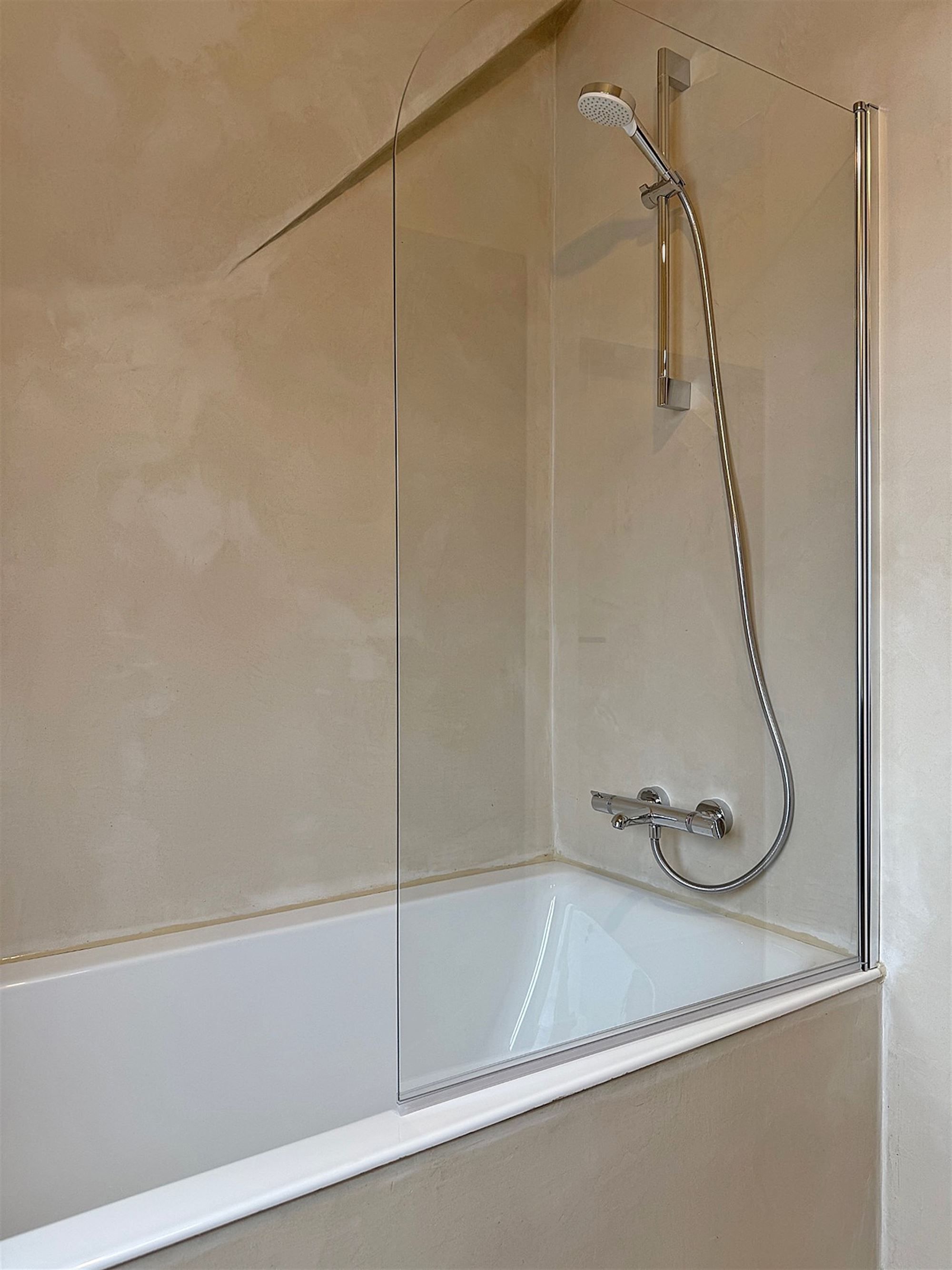 INSTAPKLARE gerenoveerde WONING met 3 slpks, badk., garage & tuintje/terras. foto 18