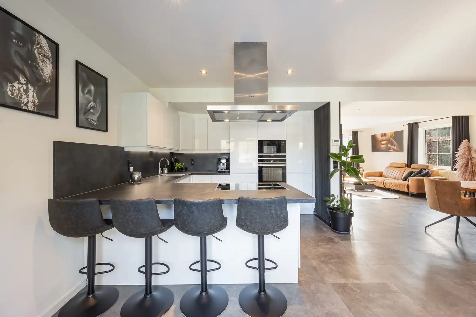 VILLA OP 2.118 M² foto 14