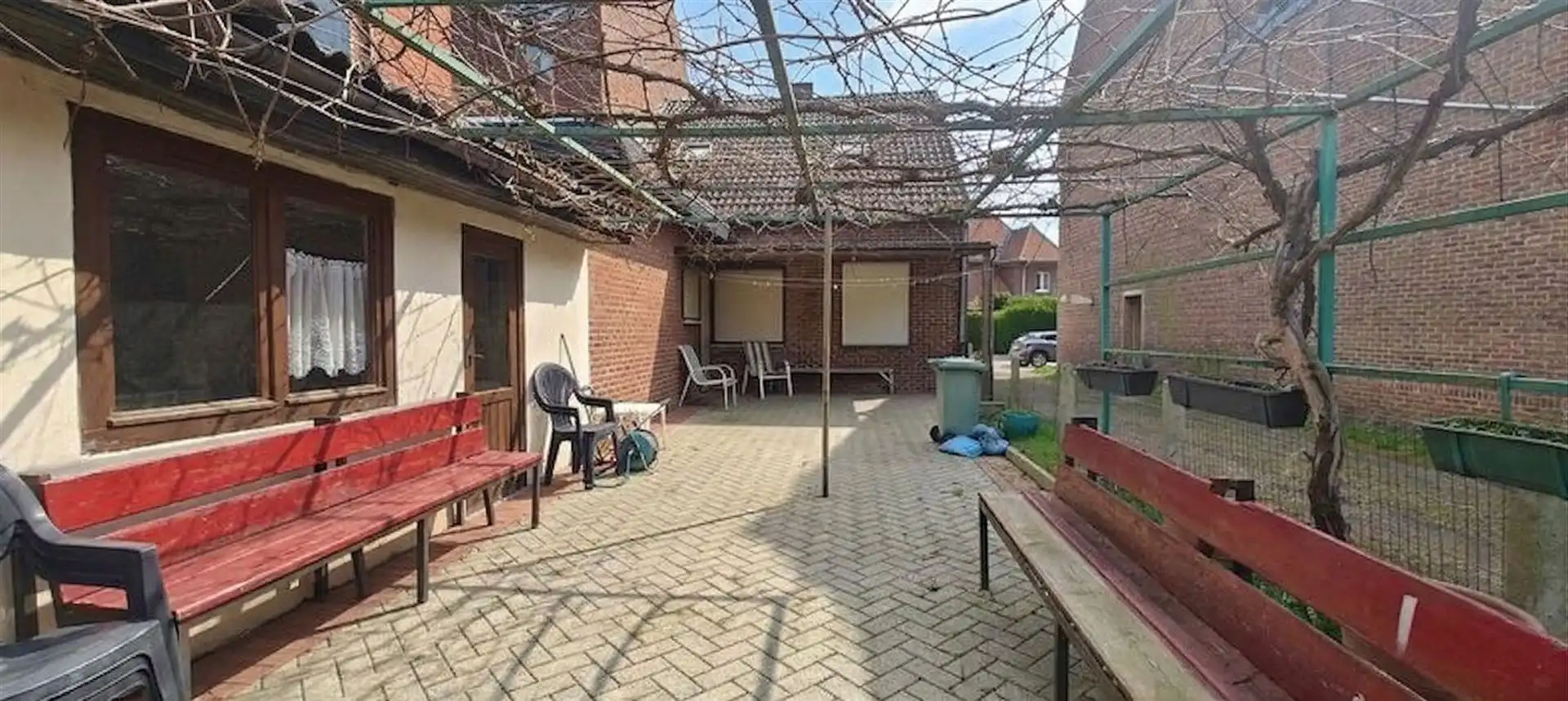 Te renoveren woning met 3 slaapkamers  foto 3