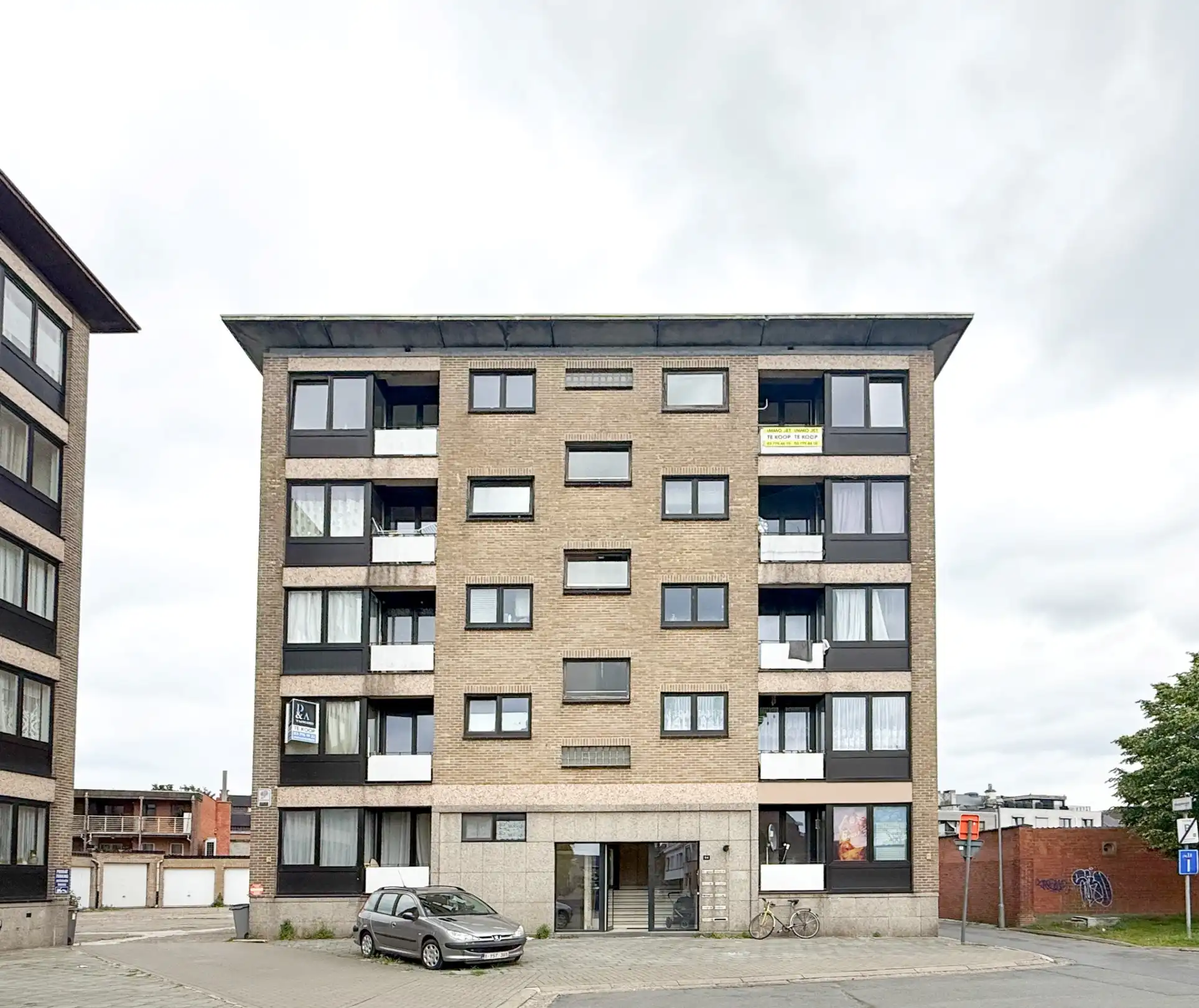 Appartement met twee slaapkamers nabij centrum Sint-Niklaas foto {{pictureIndex}}