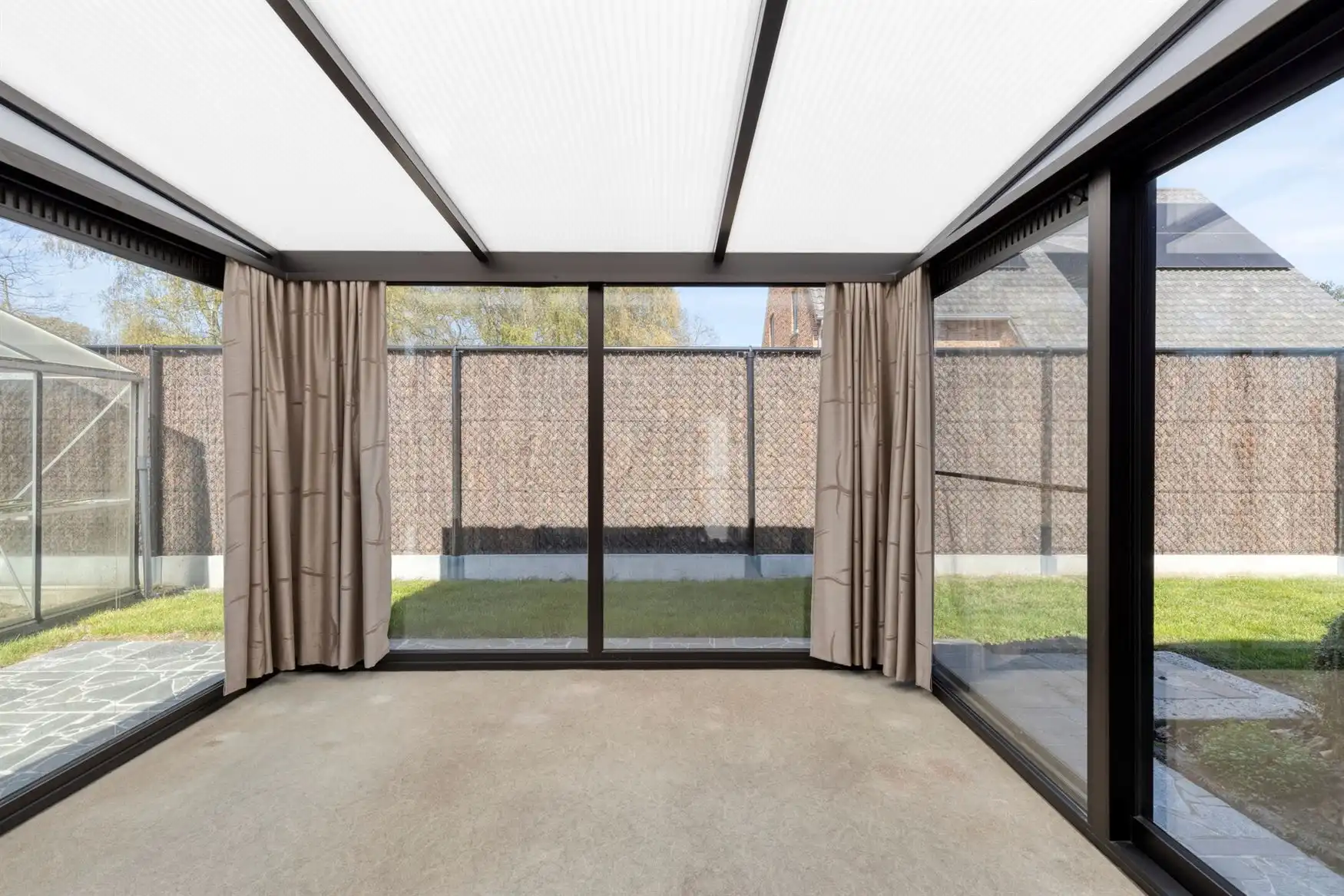 Ruime bungalow op toplocatie foto 12