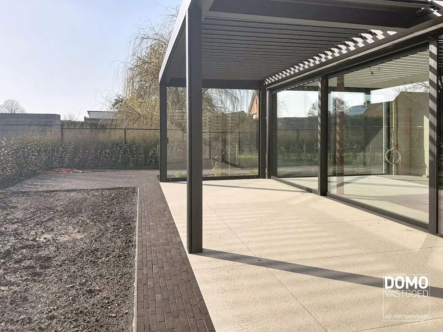 HOOGWAARDIG AFGEWERKT APPARTEMENT VAN 134M² MET 2 SLAAPKAMERS, RUIM TERRAS EN PARKEERPLAATS TE CENTRUM TUILT foto 4