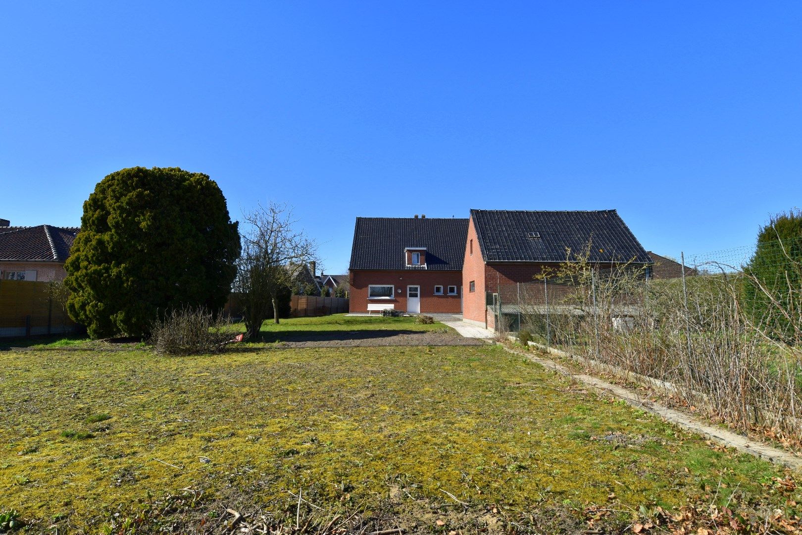 Gezinswoning op een perceel van 1244 m² met 4 slaapkamers, zonnige tuin en dubbele garage te koop in Ooigem/Wielsbeke foto 15