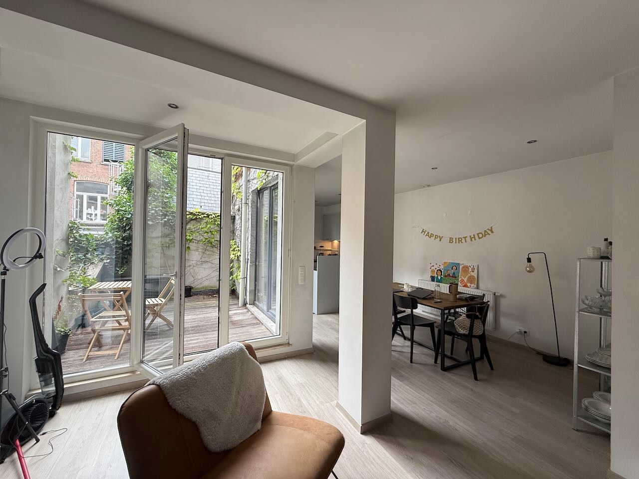 In het hart van Antwerpen, maar toch in een rustige straat, bevindt zich dit appartement foto 3