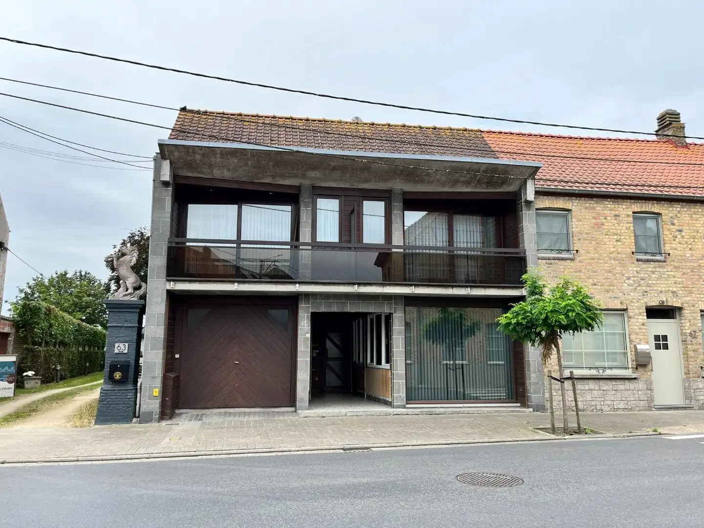Gelijkvloersappartement met 2 slaapkamers en autostaanplaats te Leke foto {{pictureIndex}}