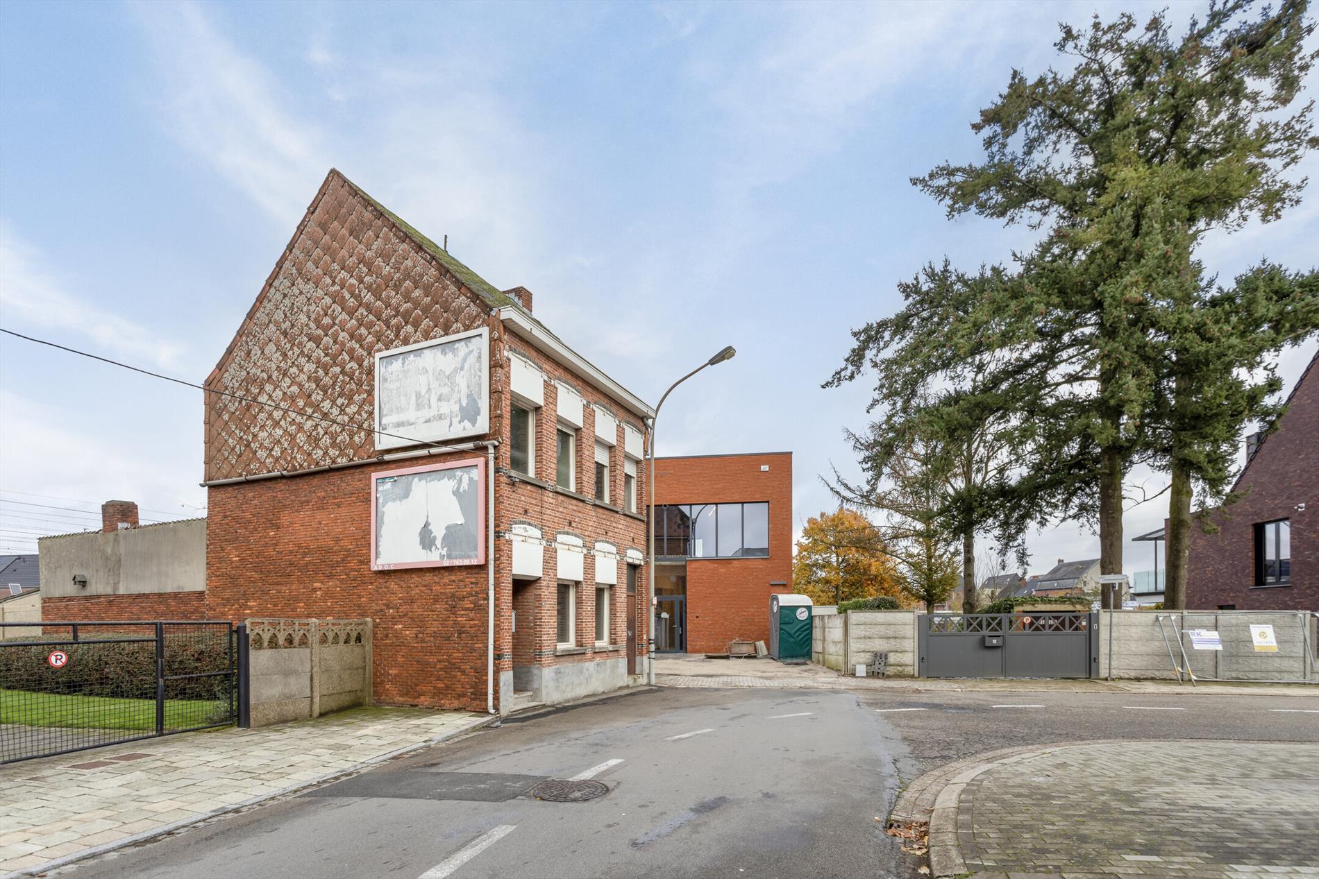 Te renoveren woning op een gunstige locatie in het centrum van Mol. foto 24