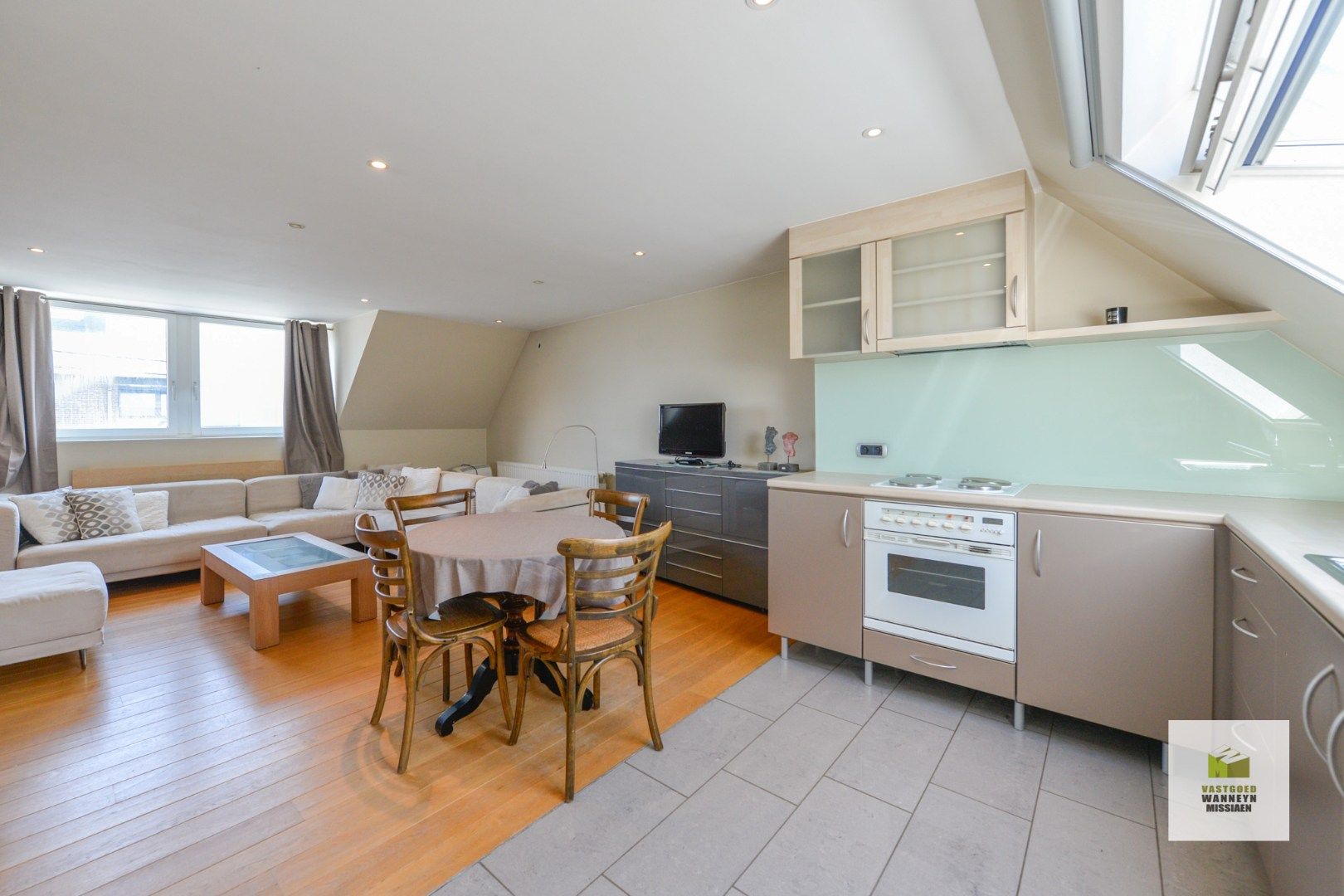 Unieke investeringskans te centrum Zwevezele: woningen met praktijkruimtes en appartement foto 26