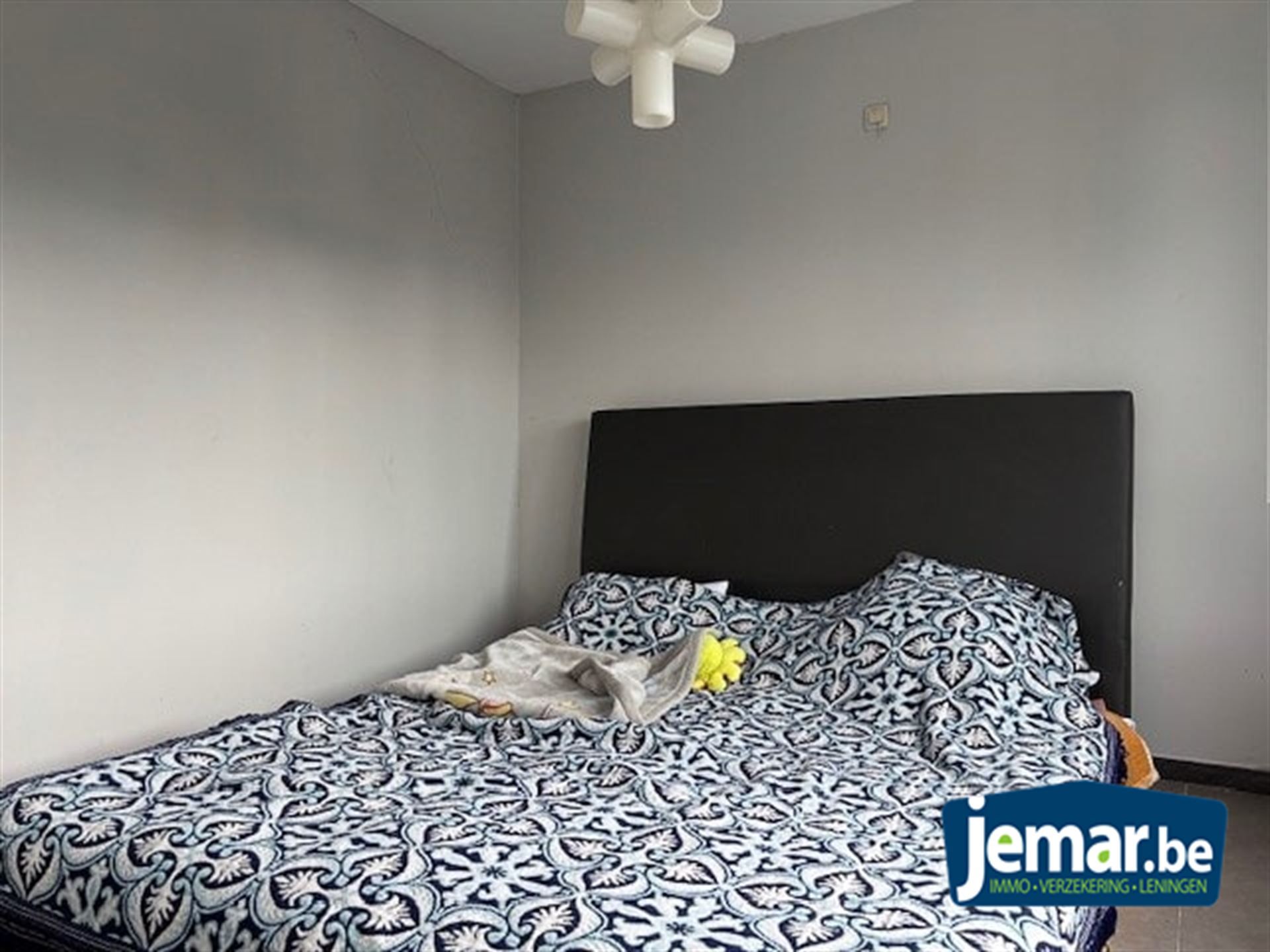 Handelspand met bovenliggend appartement met 1 slaapkamer gelegen op commerciële locatie in Maasmechelen! foto 10
