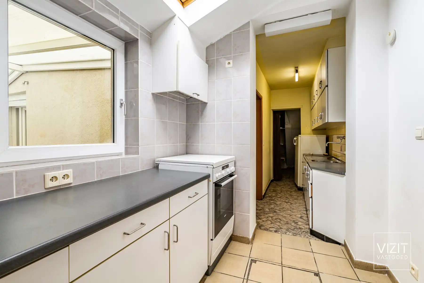 Halfopen woning met tuin en garage foto 16
