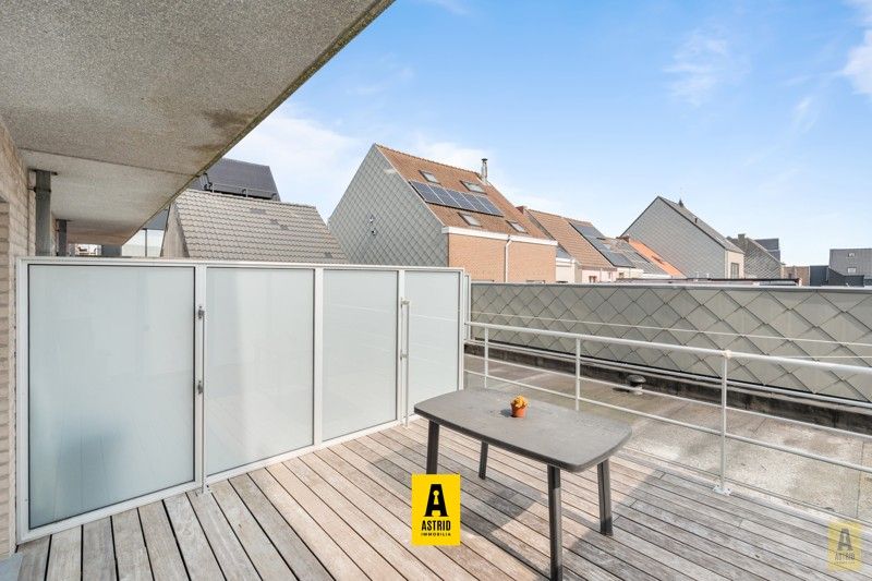 Instapklaar appartement met ruim terrassen en private garage! foto 6