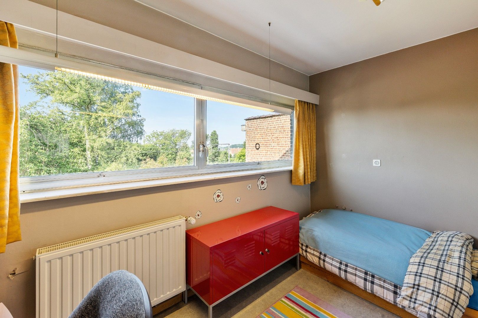 Karaktervolle voormalige dokterswoning met praktijkruimte, lift, dubbele garage, 5 SLPK. en grote tuin foto 30