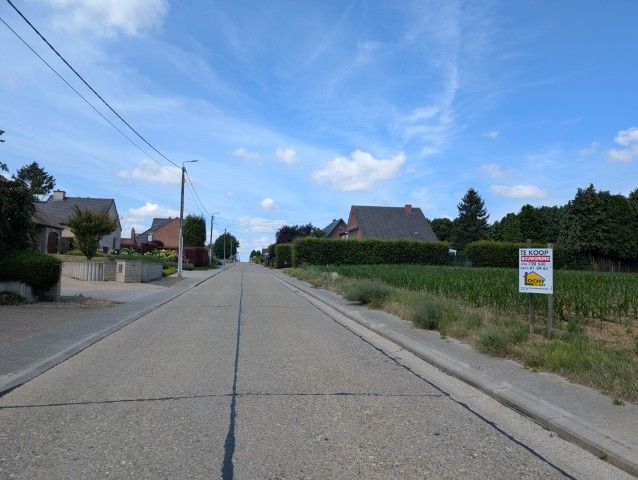 Mooi BOUWPERCEEL, open beb. op  13 are 06 ca. Straatbreedte: 17 meter foto 3