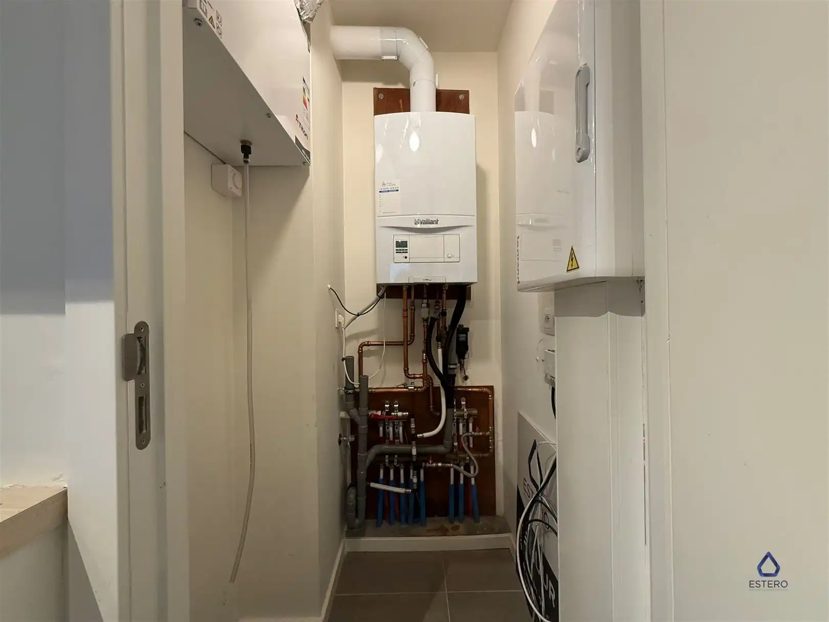 Moderne studio met terras en ondergrondse parking foto 12