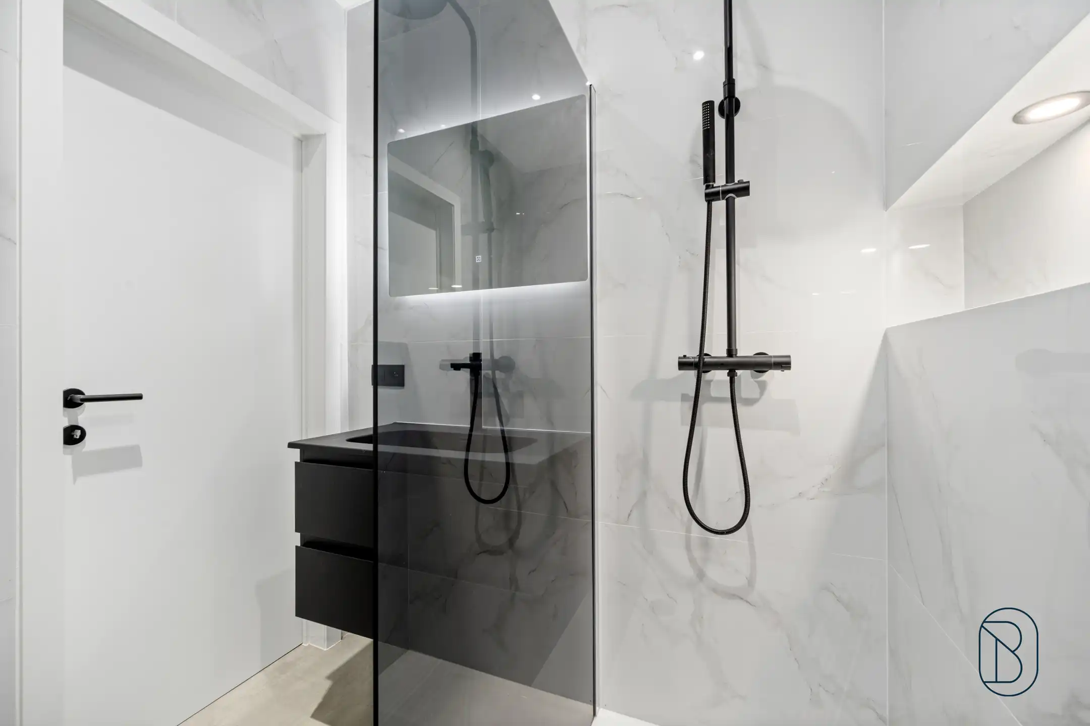 Gerenoveerd appartement met stadstuin en garage in Wevelgem foto 13