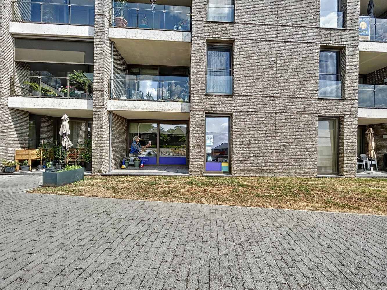 GELIJKVLOERS ASSISTENTIE-APPARTEMENT MET TERRAS IN WELLEN-CENTRUM foto 17