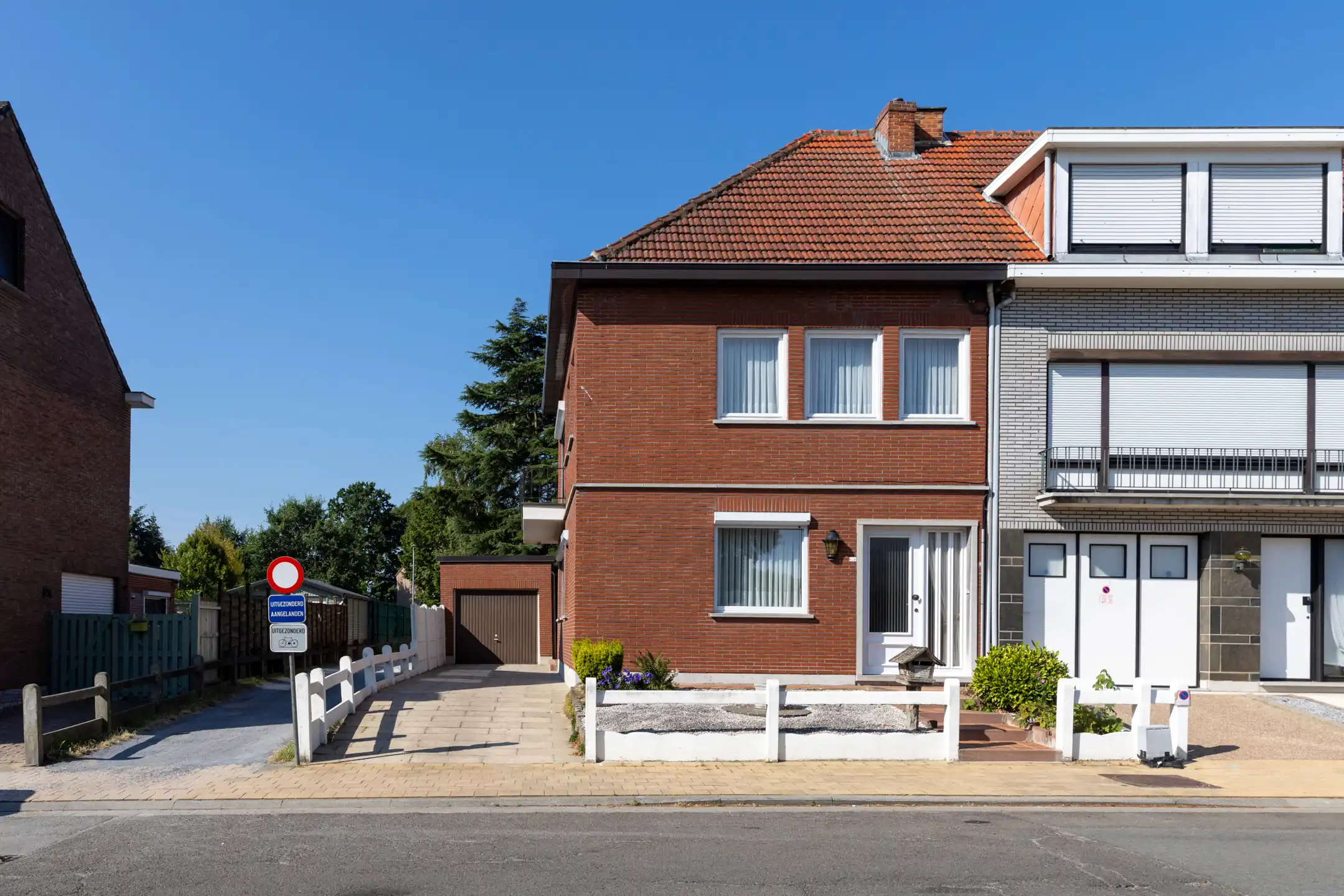 Hoofdfoto van de publicatie: Halfopen bebouwing met 3 slaapkamers, garage en tuin nabij centrum Bornem