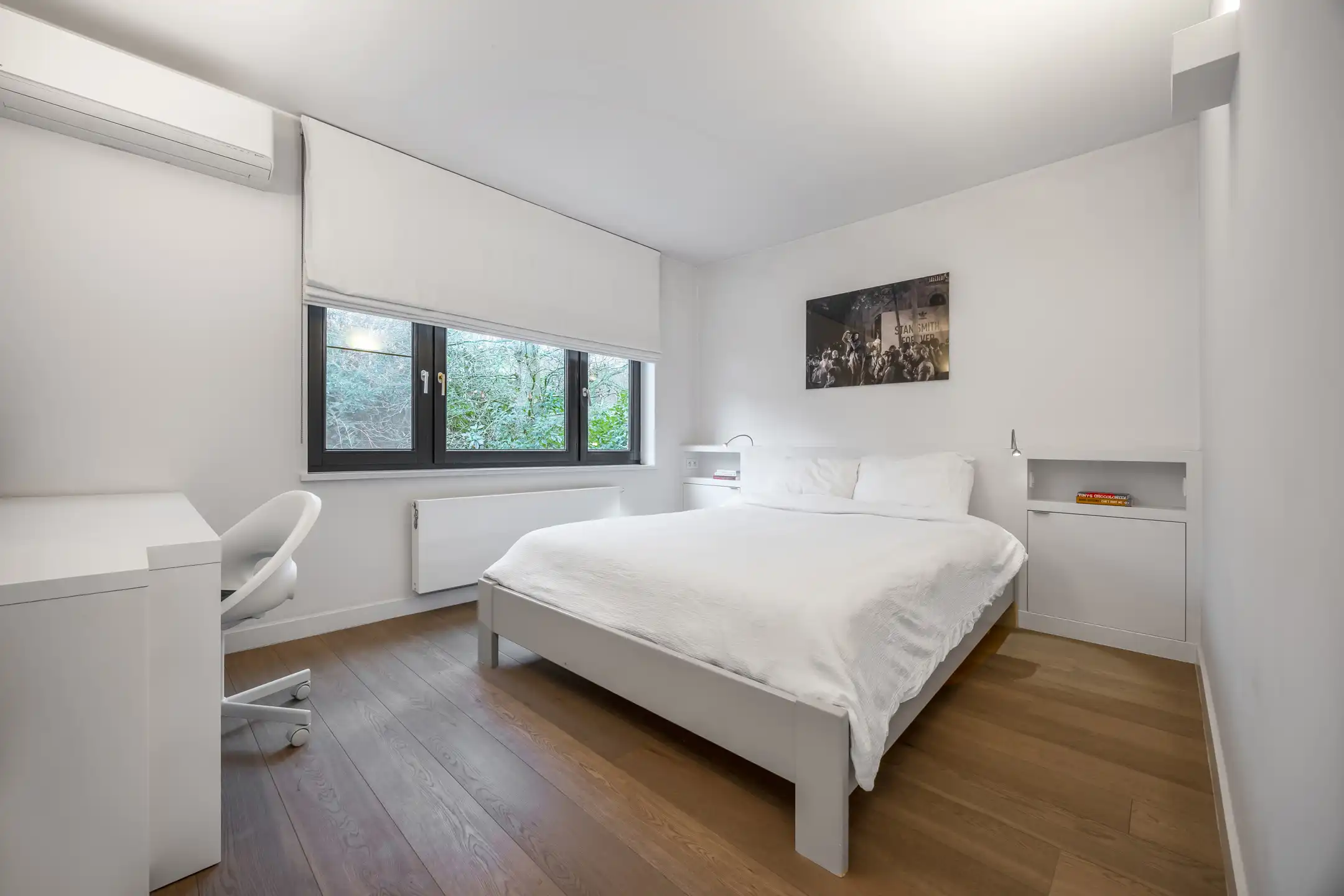 Karakterwoning met brutalistische gevel  in Hof ter Linden foto 23