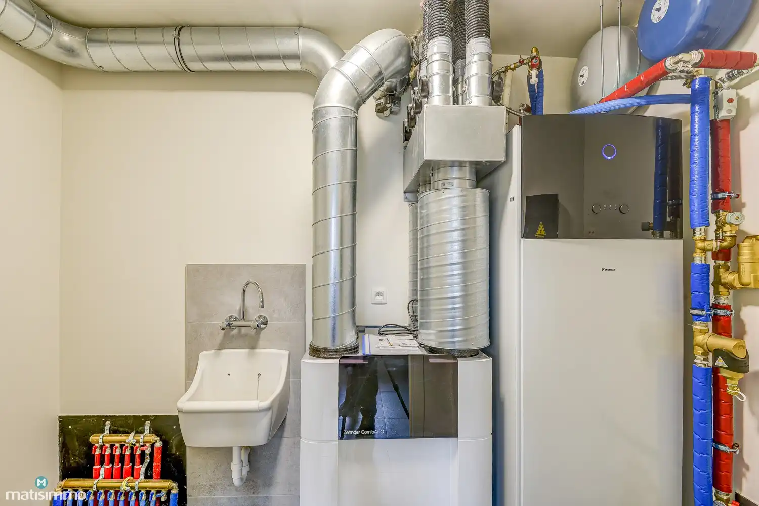 RUIM NIEUWBOUW APPARTEMENT MET 2 SLAAPKAMERS, OVERDEKT TERRAS, GARAGE, AUTOSTAANPLAATS EN KELDERBERGING TE BEVERST foto 11