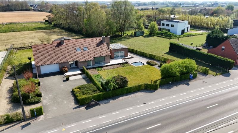 Ruime energiezuinige villa met aparte bureauruimte en uitbreidingsmogelijkheden op 2277m²! foto {{pictureIndex}}
