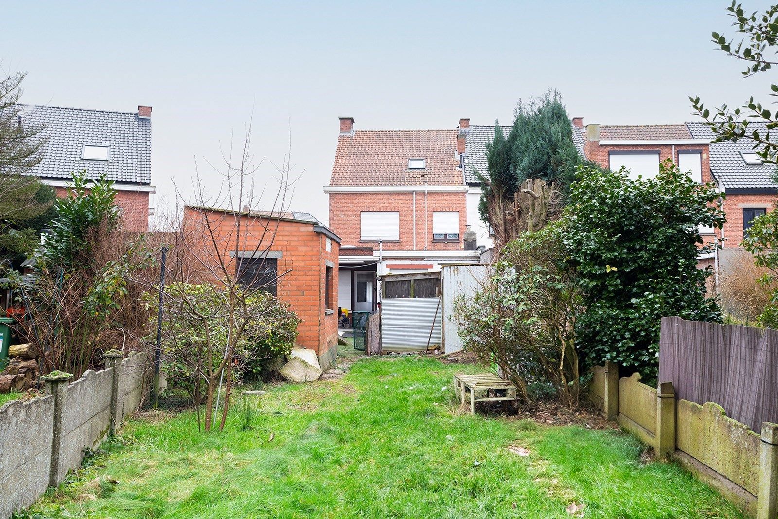 Ruime halfopen bebouwing met vijf slaapkamers foto 16