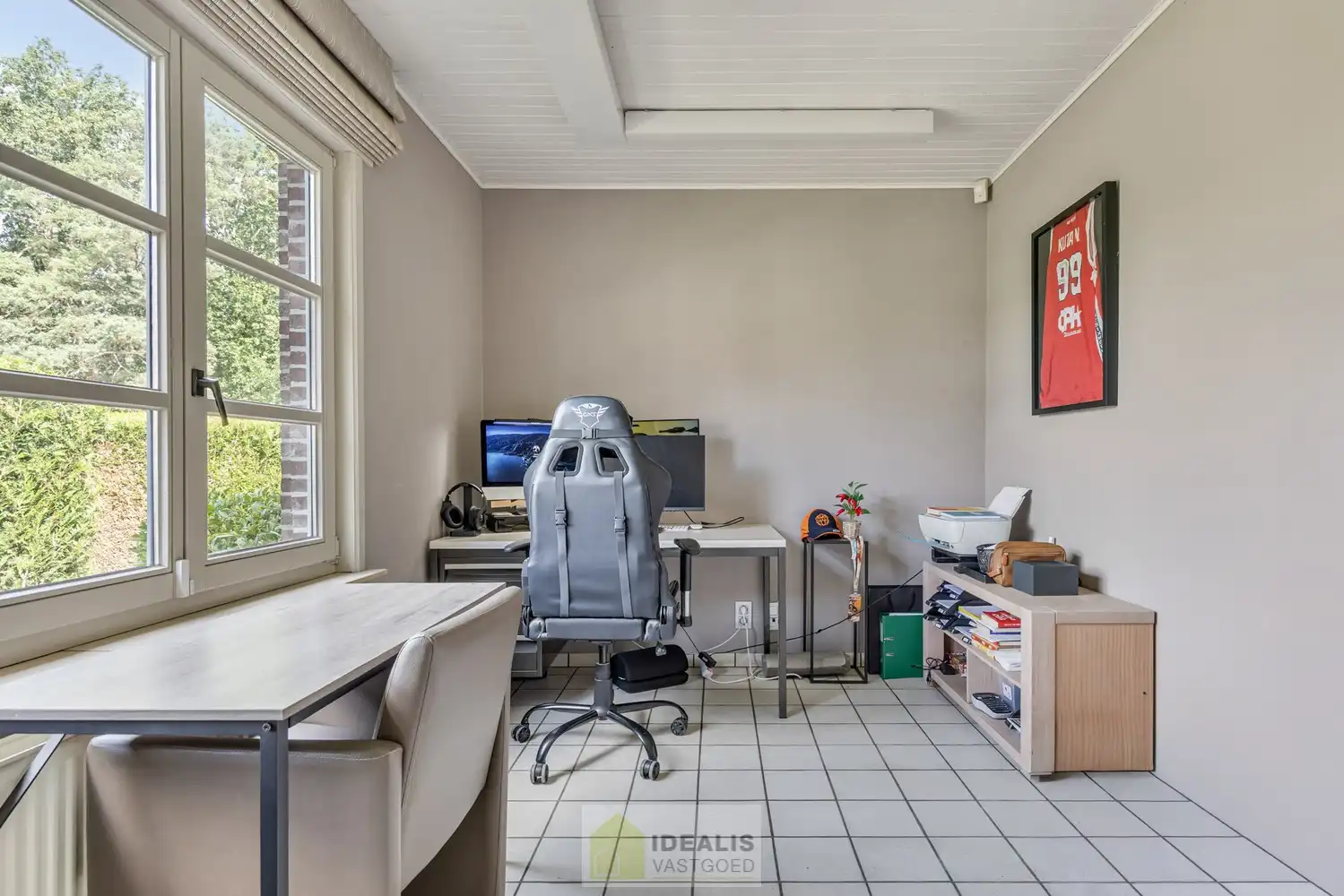 IDEALIS VASTGOED – INSTAPKLARE EENGEZINSWONING MET 4 SLAAPKAMERS EN EEN BEWOONBARE OPPERVLAKTE VAN +- 195M² OP EEN PERCEEL VAN +- 9A 20CA IN KLEINE-BROGEL (PEER). De woning is gelegen vlak bij de dorpskern van het gezellige kleine-Brogel en op enkele minuten verwijderd van de centra van Peer, Kaulille, Bocholt en Pelt. Ideaal voor zij die op zoek zijn naar een ruime instapklare woning met 4 slaapkamers!! foto 19