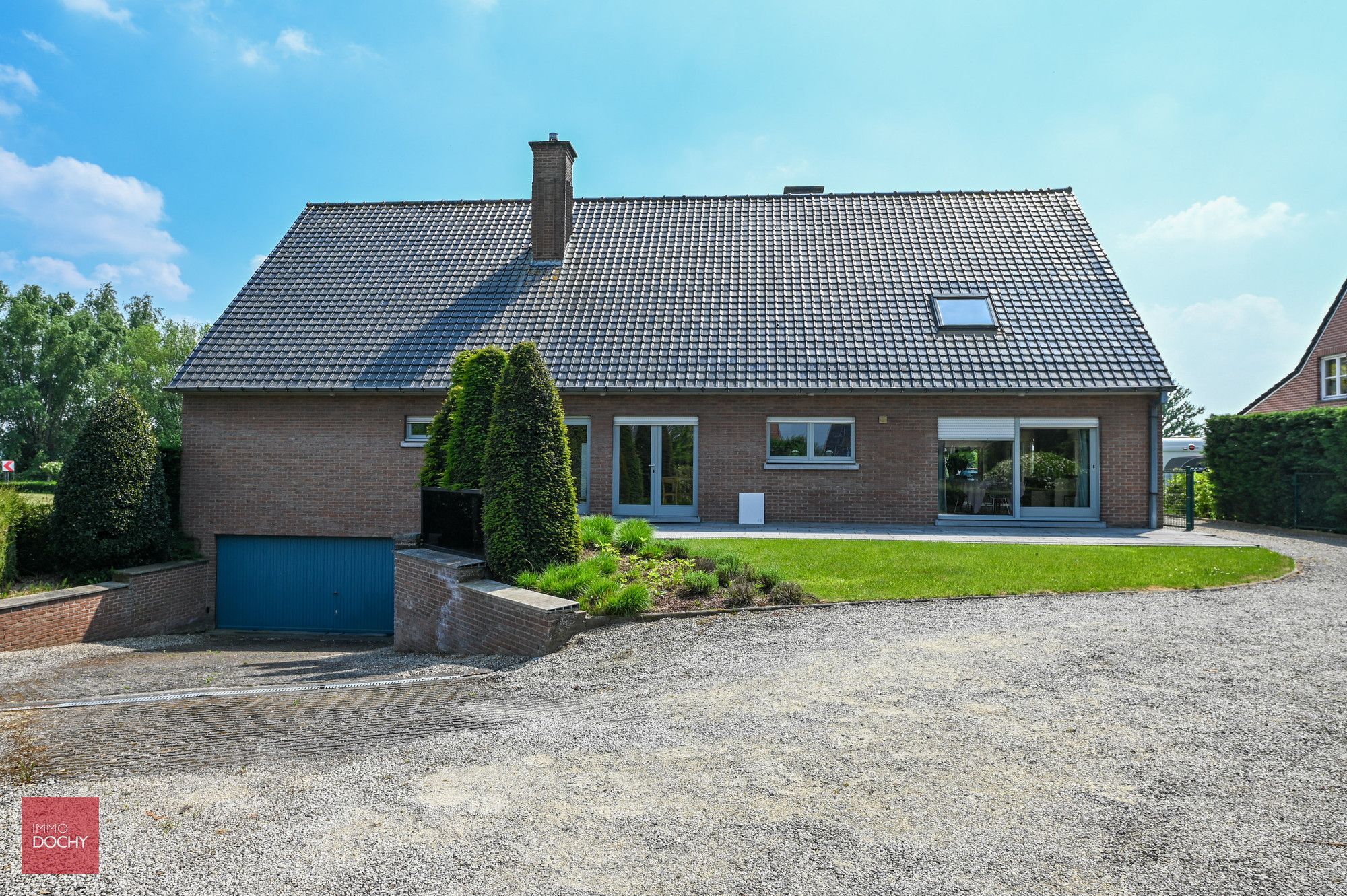 Zeer goed onderhouden villa op 2.241m² foto 6