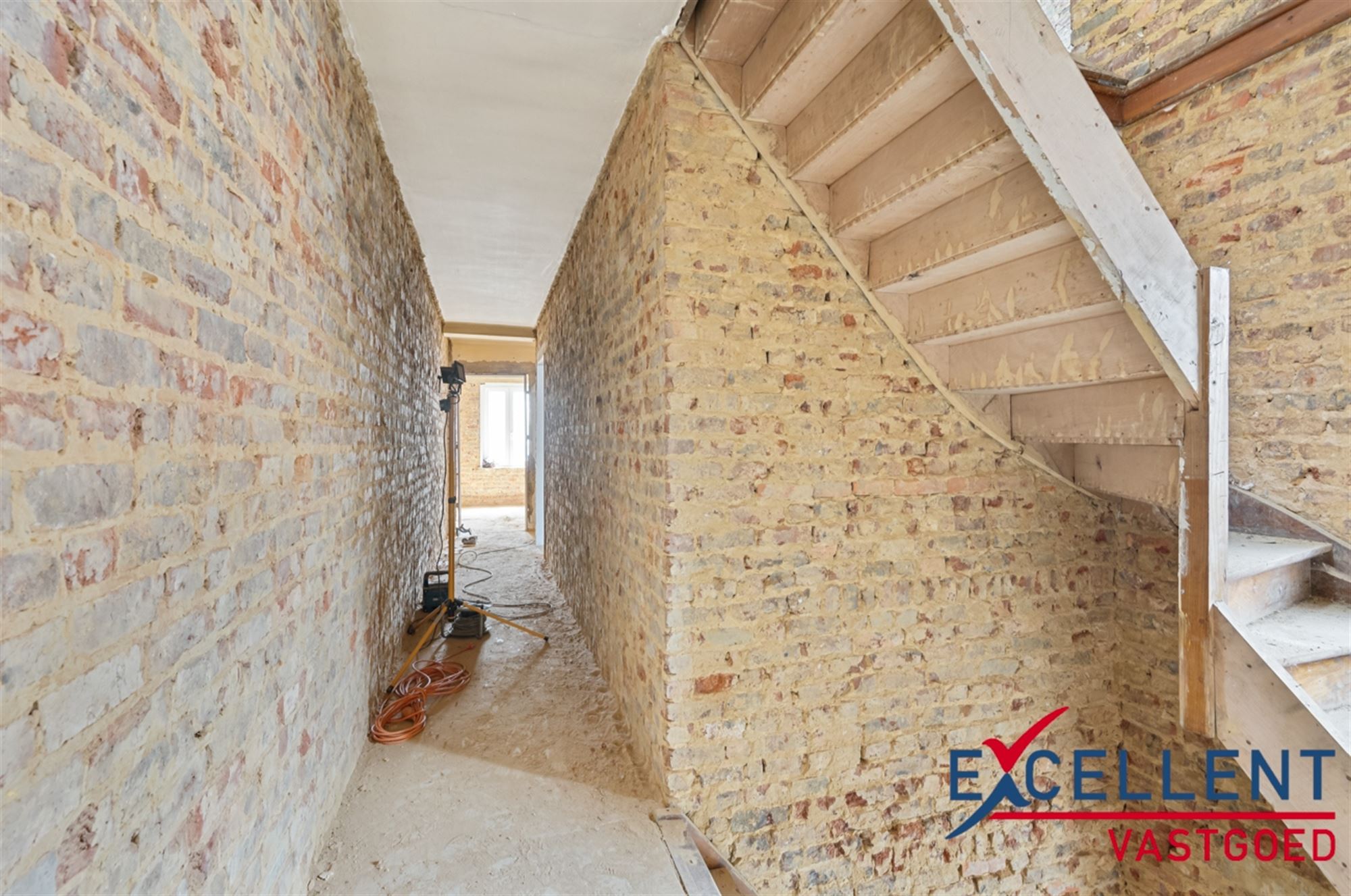 Verder te renoveren woning centrum Brakel foto 7
