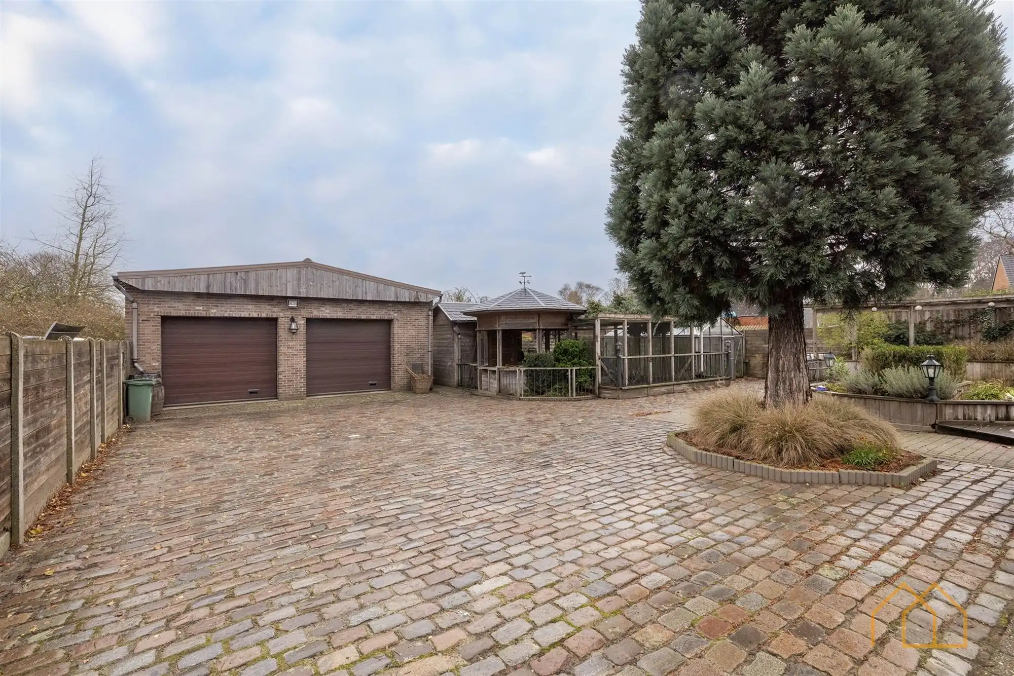 Ruime woning op 12a met veel kelder en garage foto 22