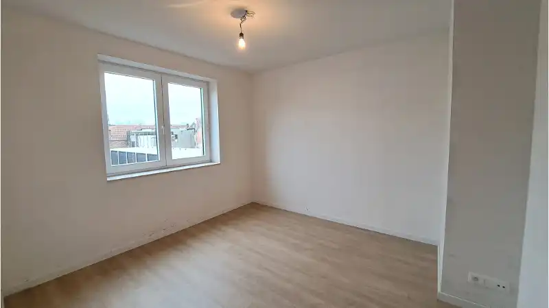 Recent 2-slaapkamerappartement met TERRAS en CARPORT te huur in Brugge foto 5