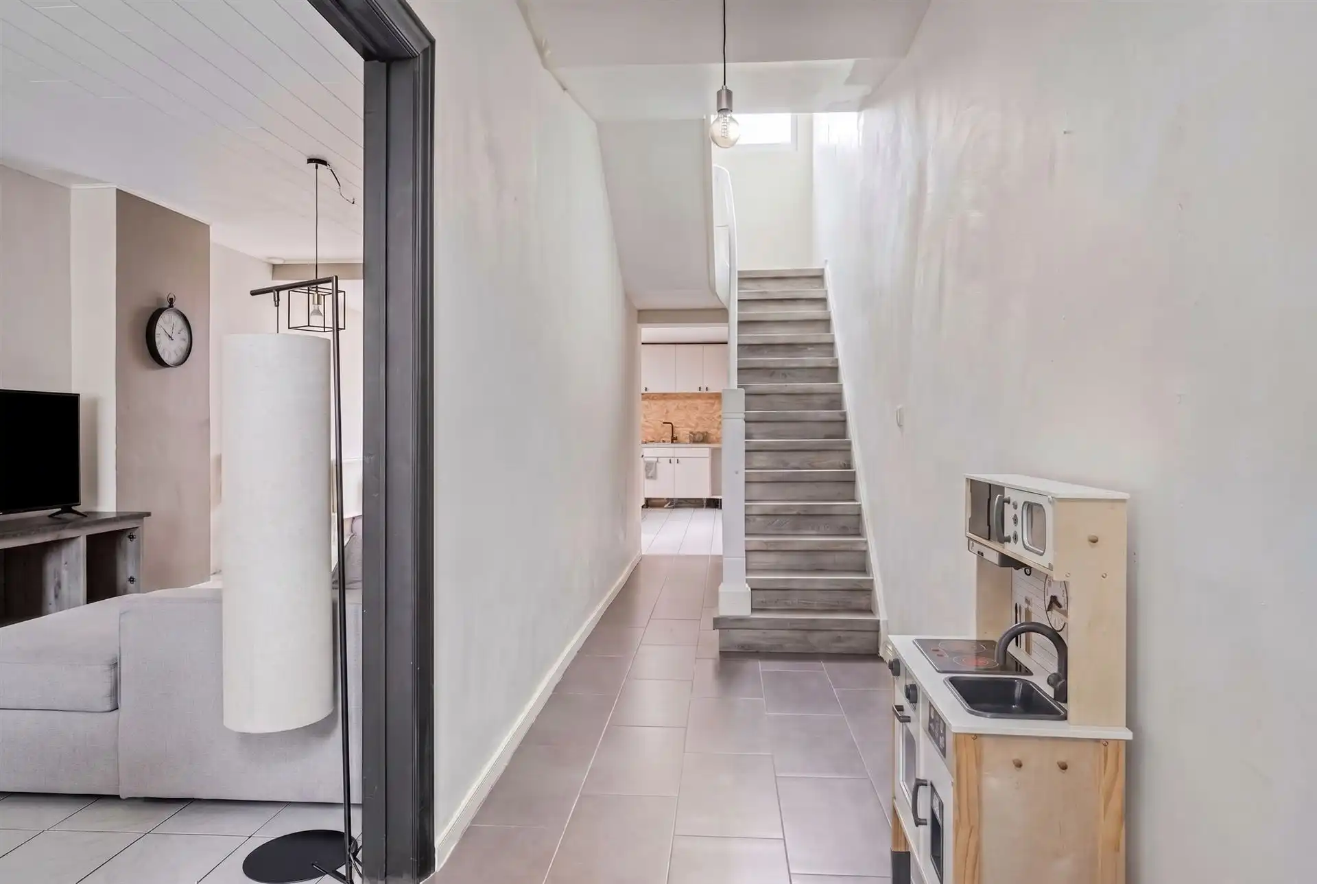 Woning met 4 slaapkamers en tuin.  foto 3