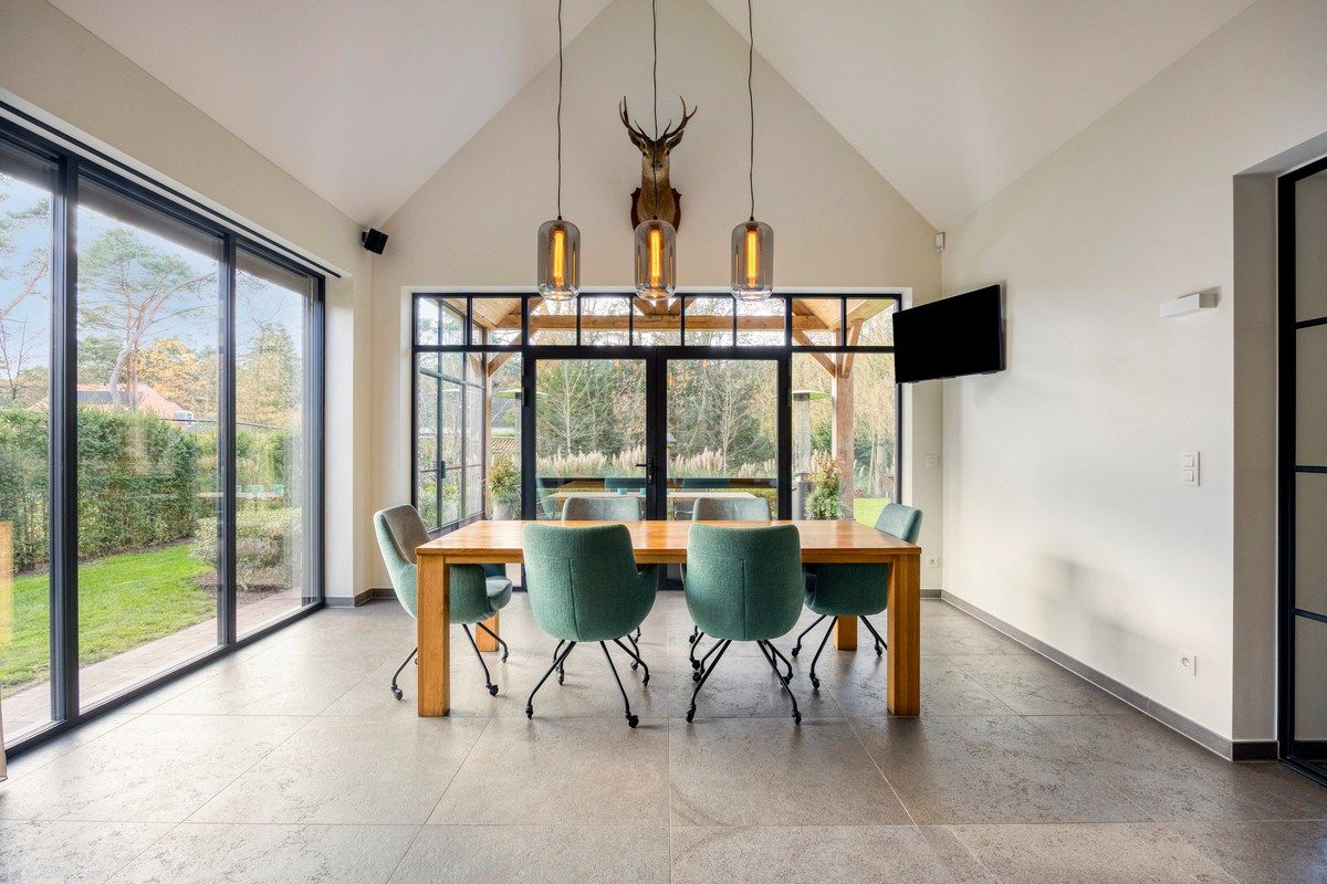 Ruim ingedeelde en kwalitatief afgewerkte villa op een mooi perceel met naastgelegen bouwgrond. foto 5