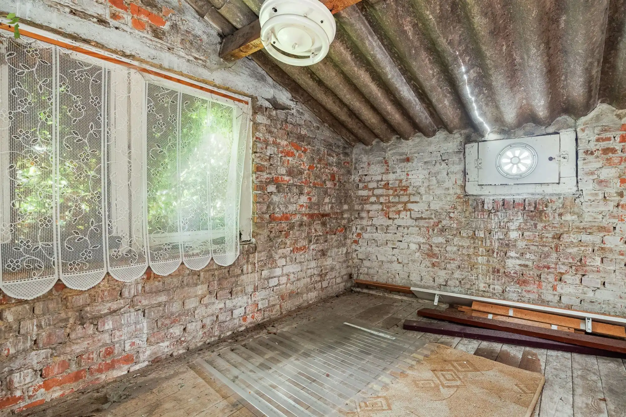 Te renoveren woning met vier slaapkamers en tuin foto 21
