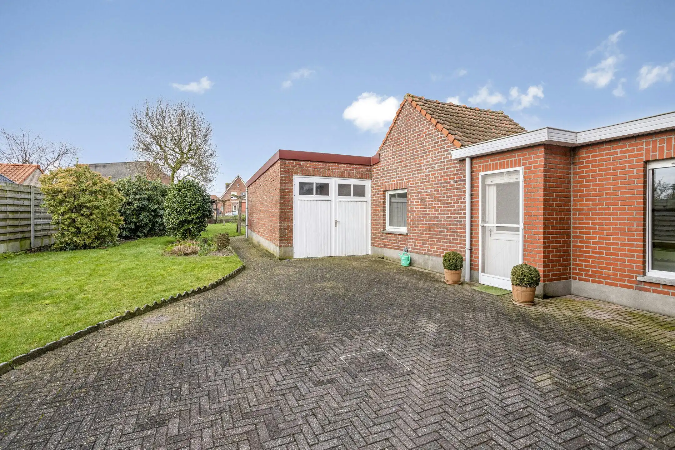 Te renoveren statige woning met royale tuin in Ardooie foto 28