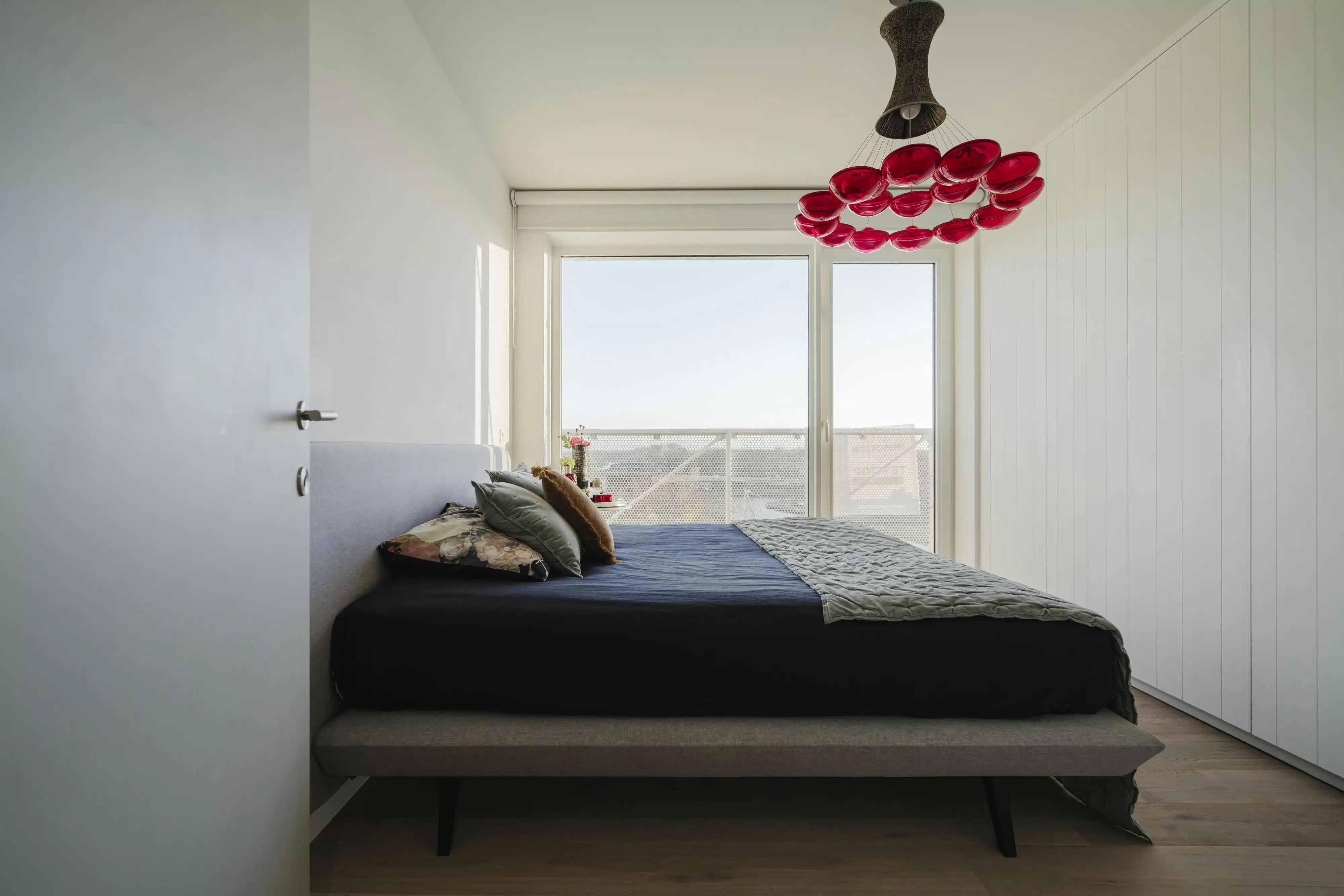 Adembenemend appartement met Leiezicht in hartje Kortrijk foto 7