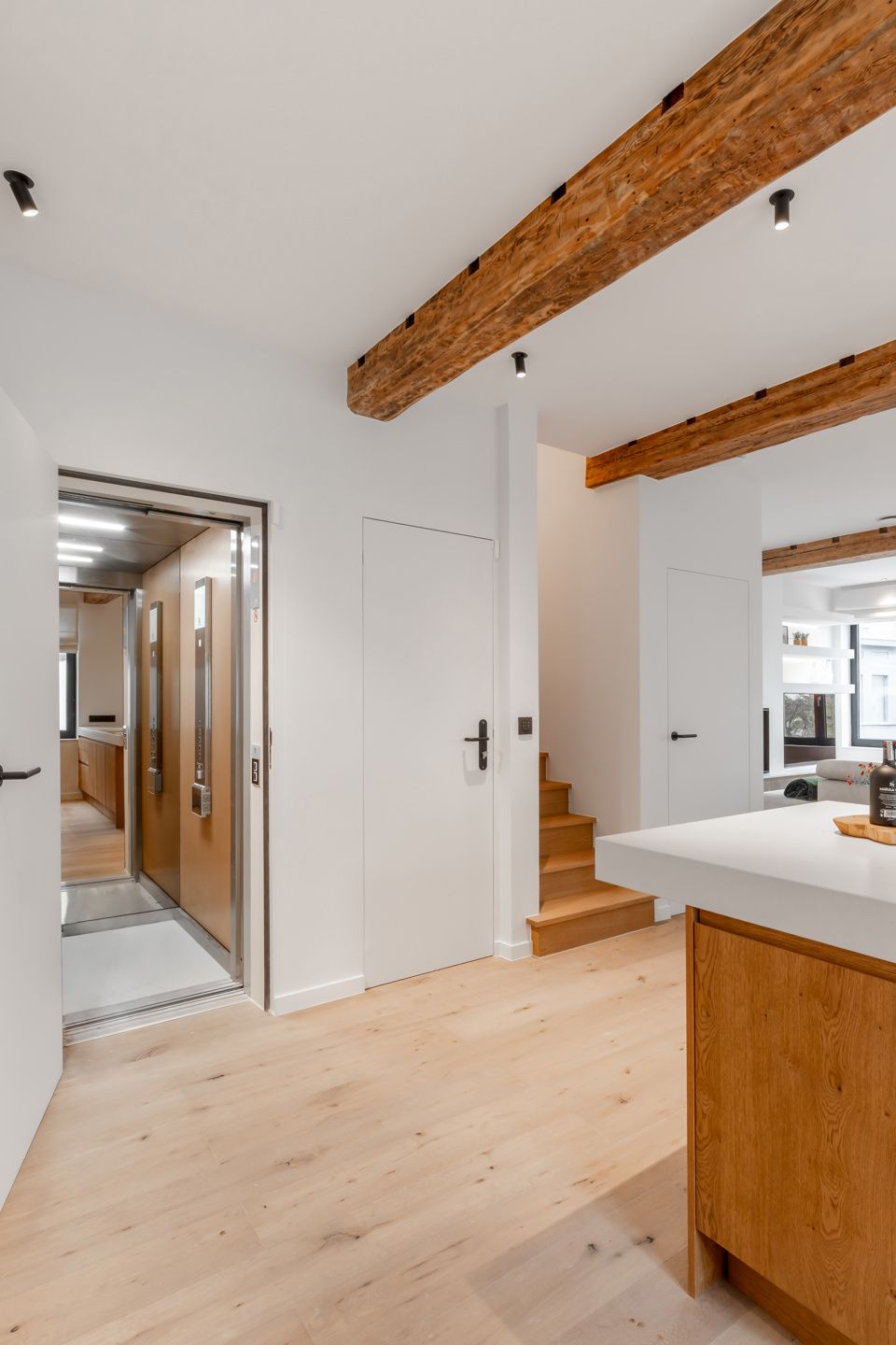 Penthouse met zeer ruim terras( 30m²), privé lift en spa foto 13