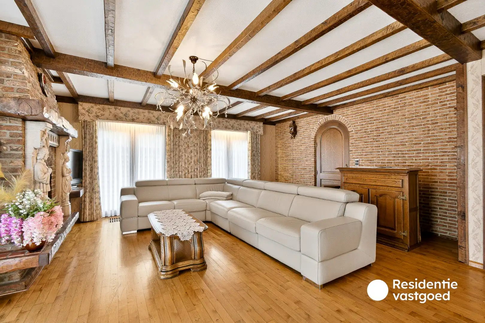 Alleenstaande bungalow met 4 slaapkamers en ruime tuin foto 14
