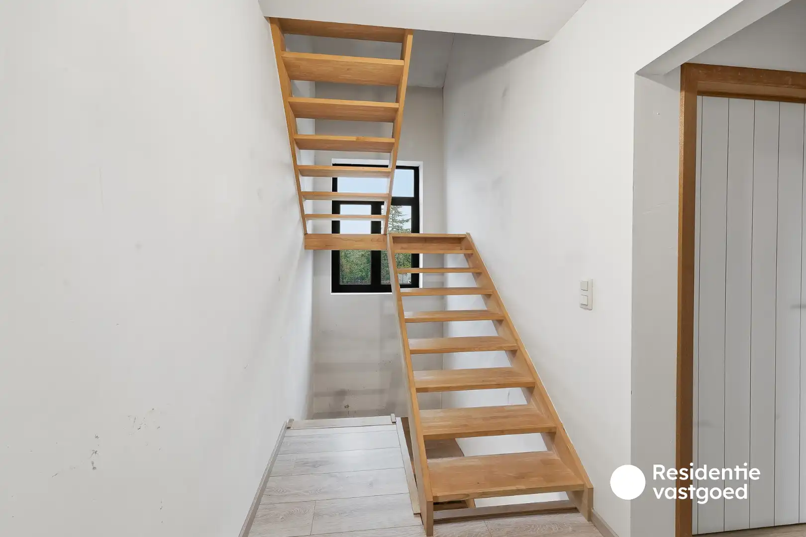 Karaktervolle en instapklare gezinswoning met vier slaapkamers foto 14