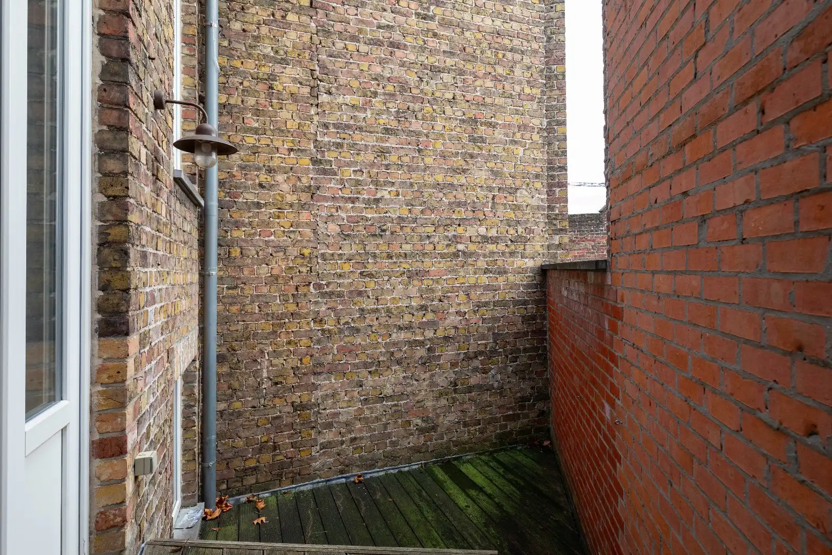 Iconisch neo-gotisch pand met uniek zicht op de Ezelpoort en het Stil Ende foto 16