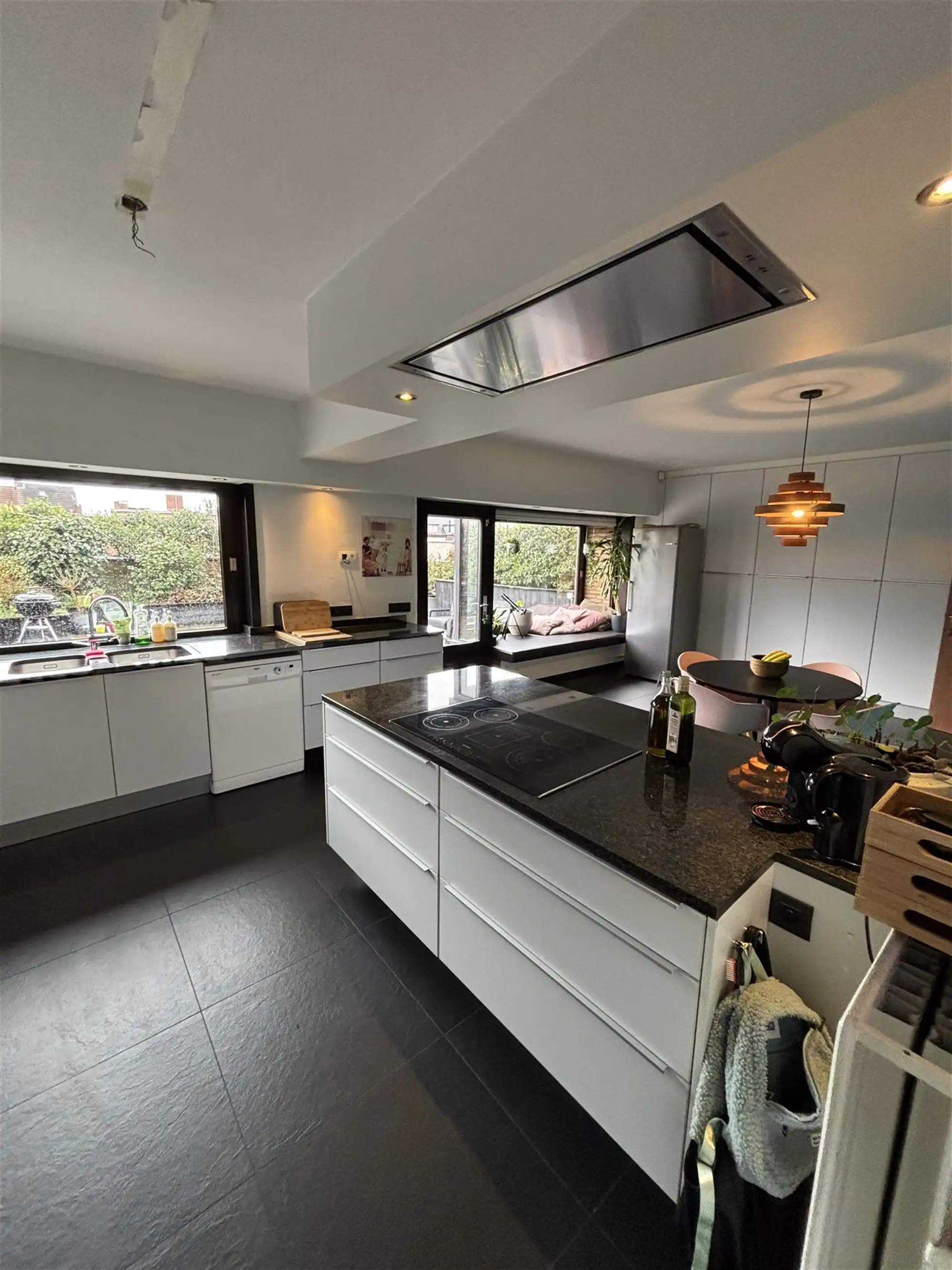 Zeer ruim appartement in centrum Edegem te huur foto 3