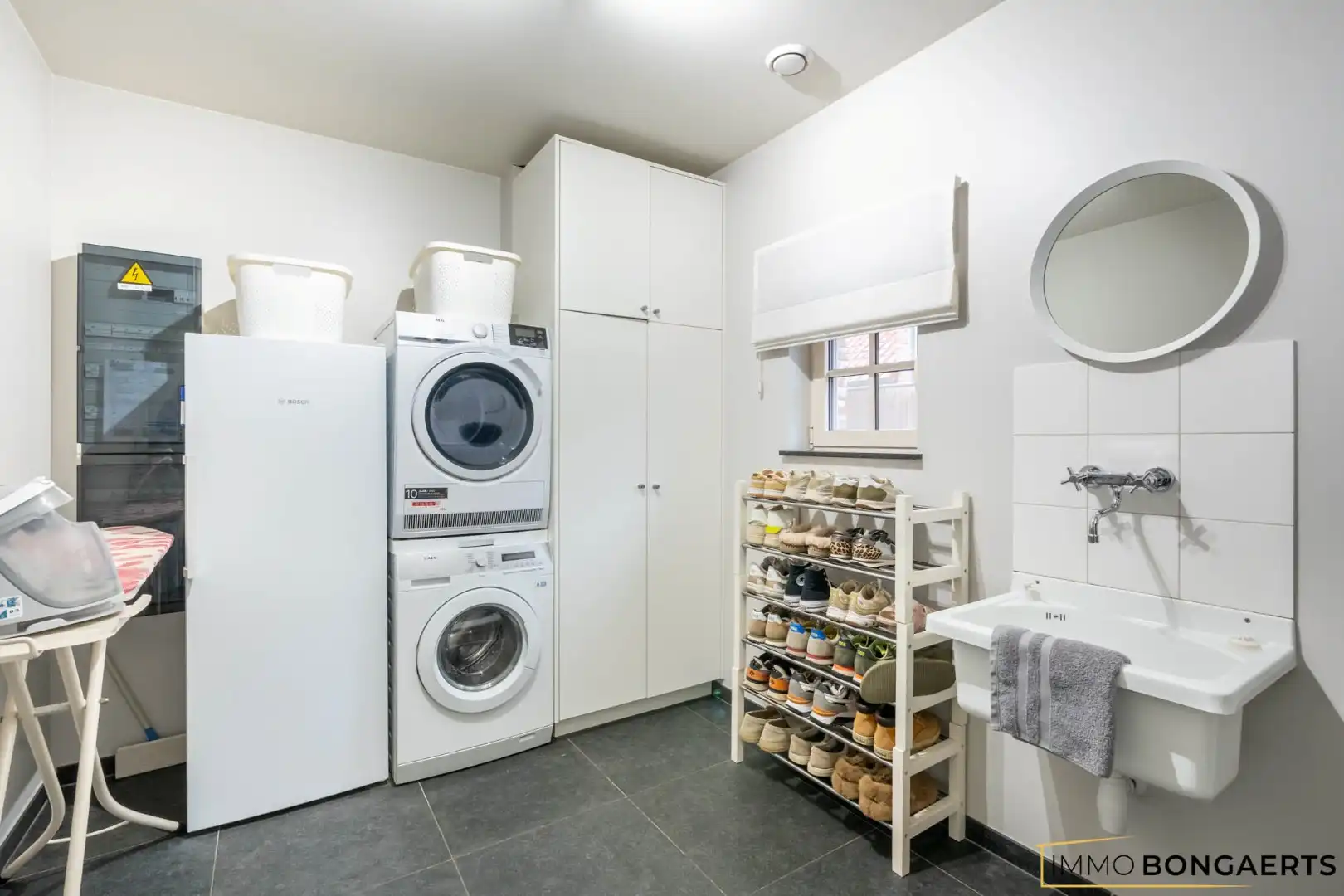 Prachtig afgewerkte woning met praktijkruimte foto 12