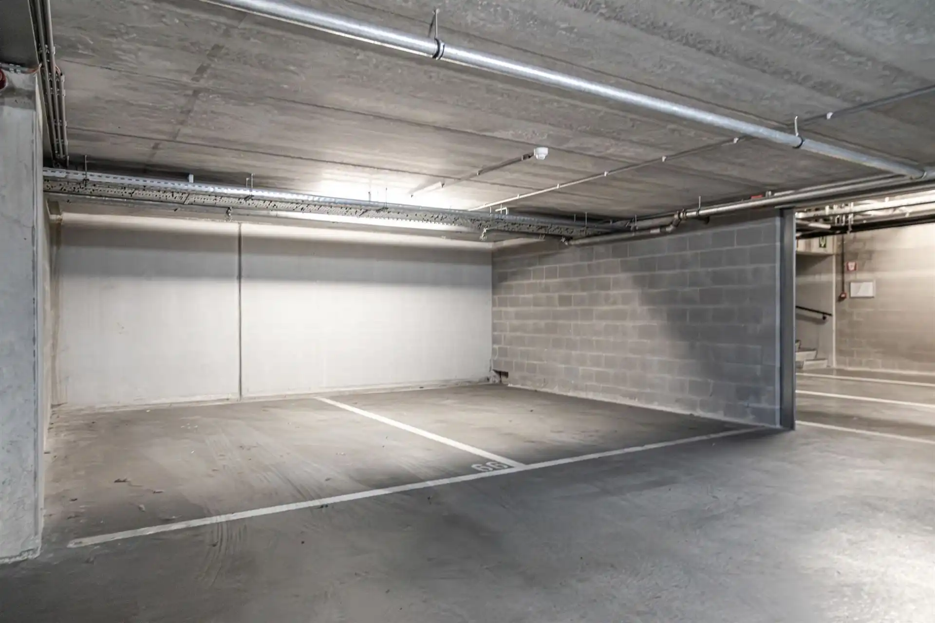 Lichtrijk gelijkvloers appartement met terras en tuinzicht foto 25