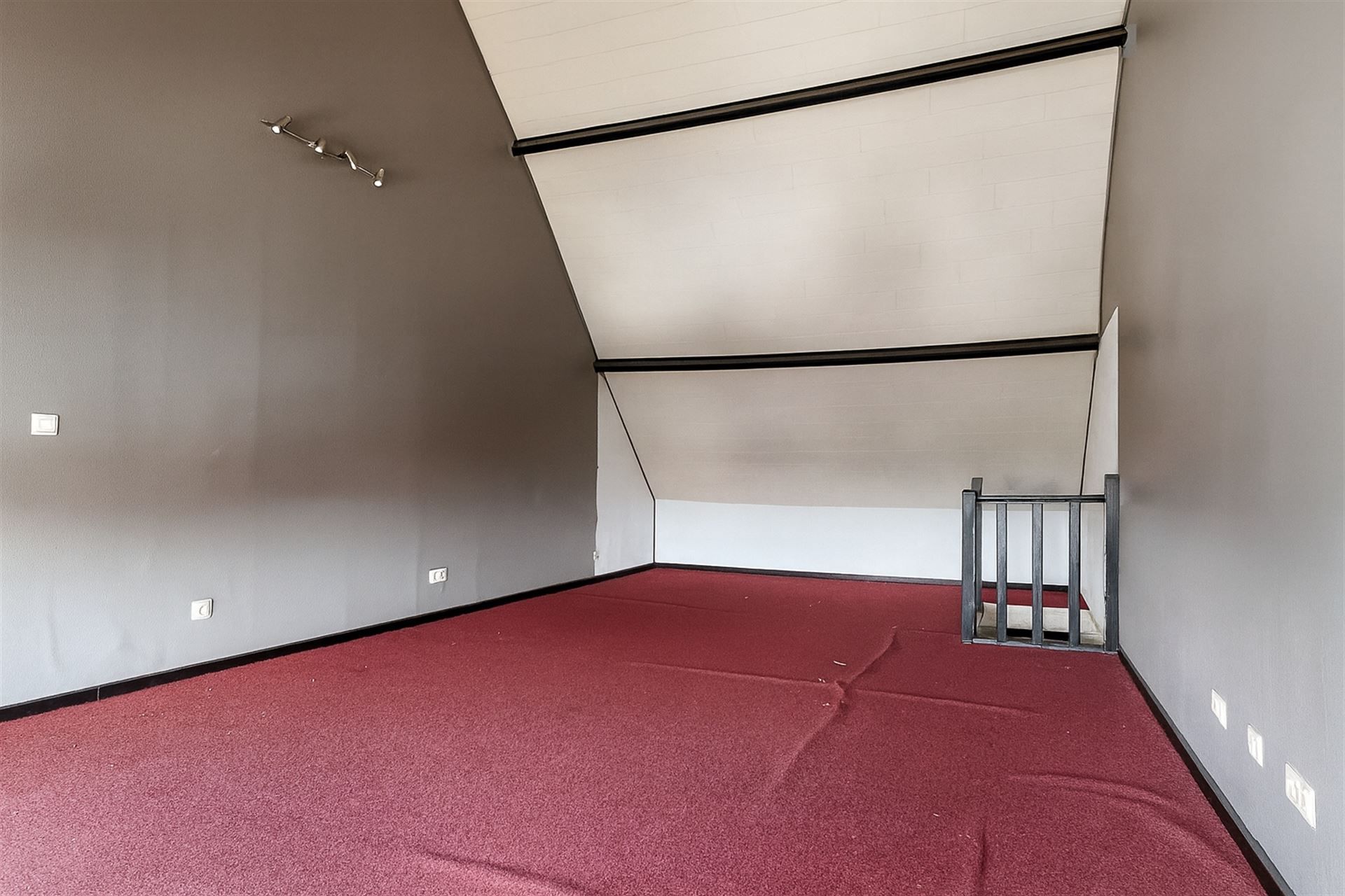 Op te frissen woning met 3 slpkm. gelegen op een toplocatie foto 13