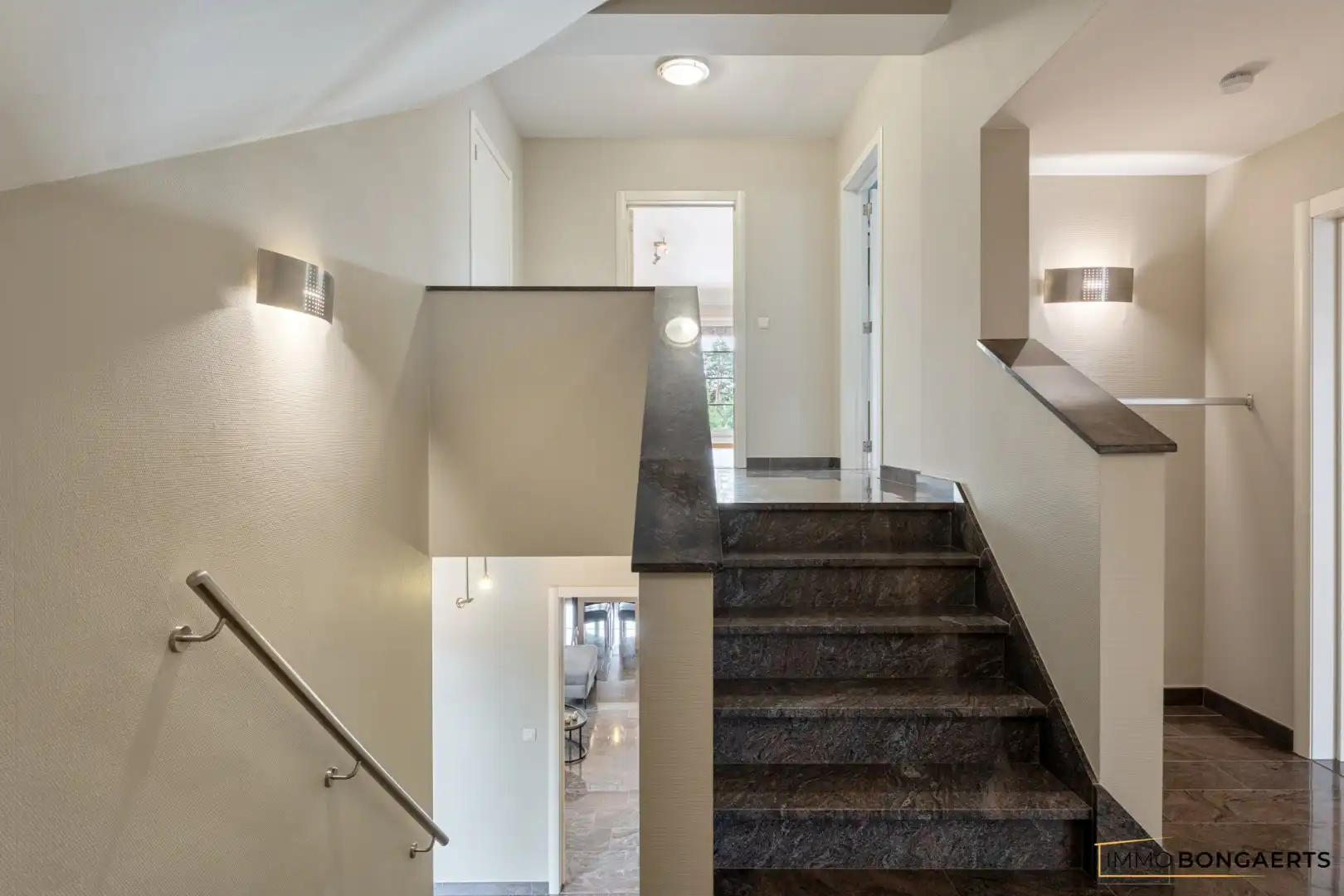 Ruime woning met 3 slaapkamers foto 17