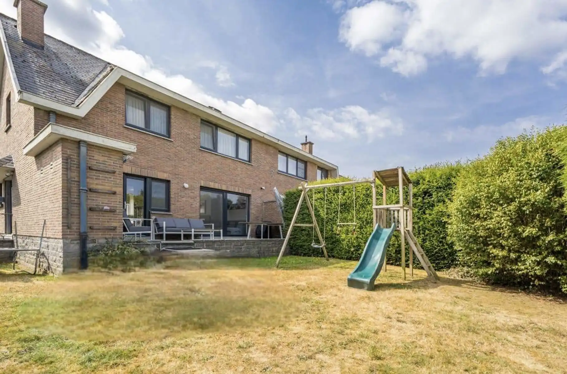 Goed gelegen woning met drie slaapkamers en garage foto 8
