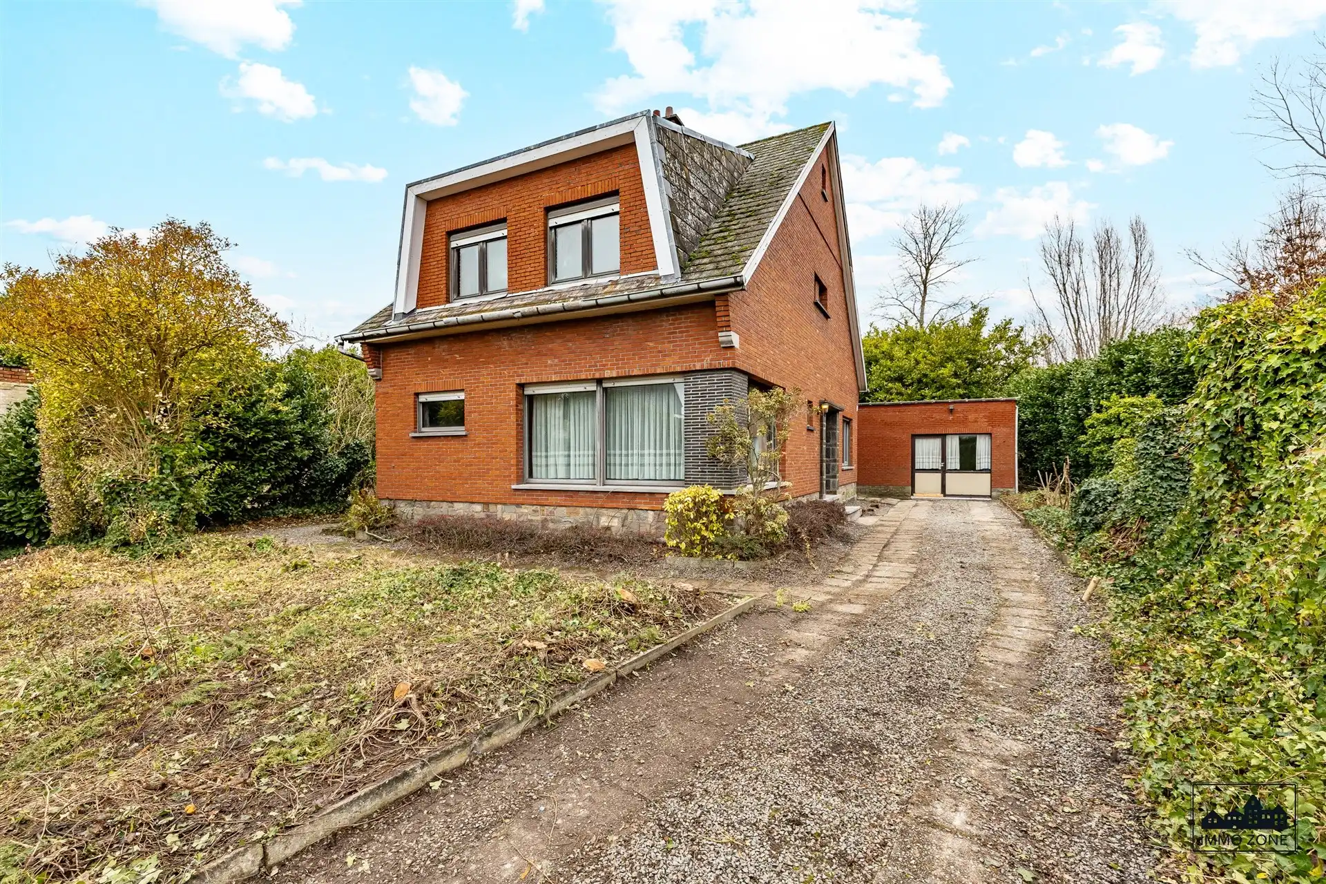 Te renoveren woning op ruim perceel met groene zone foto 2