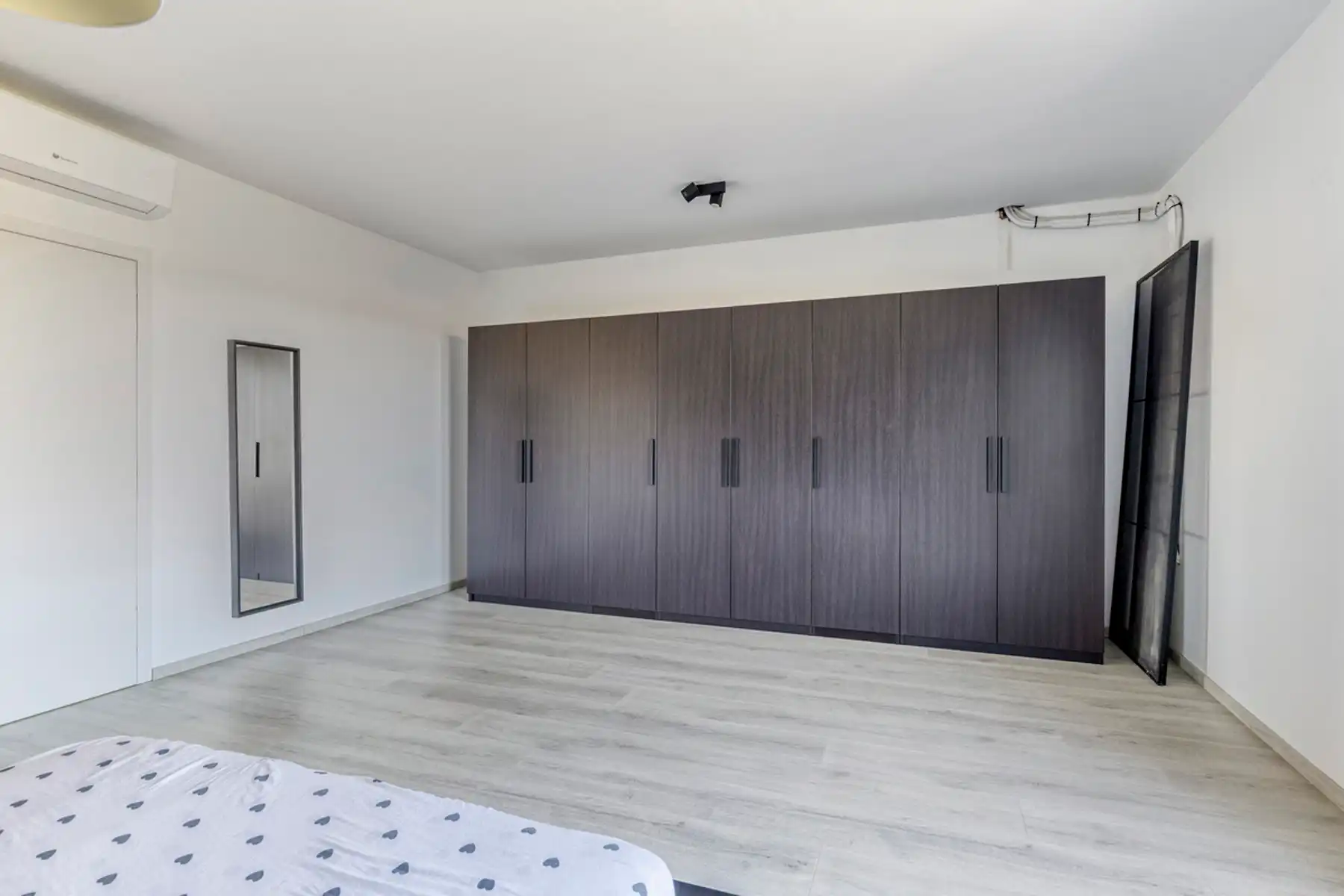 Ruime open bebouwing met loods en dubbele garage. foto 18