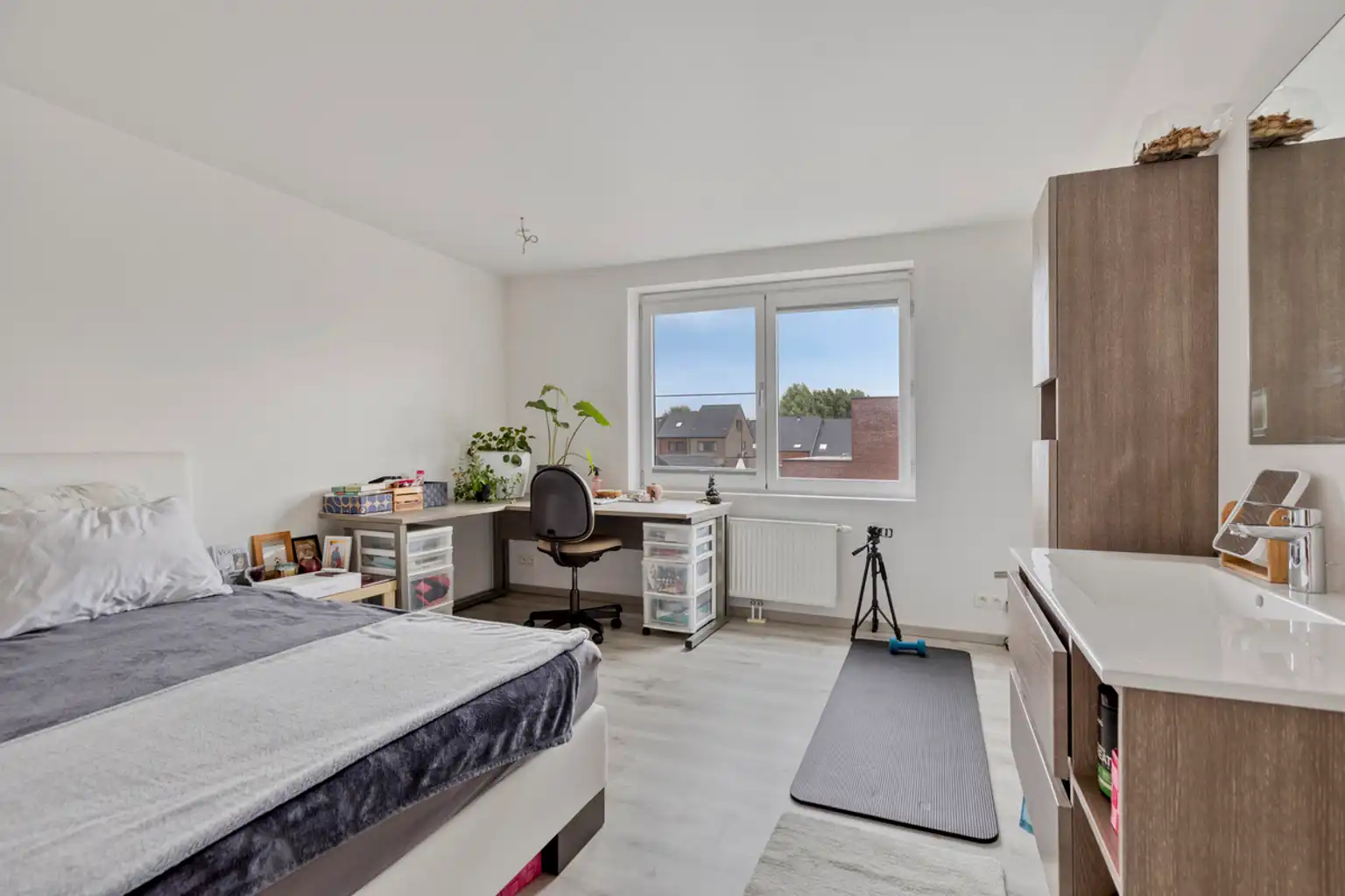 Instapklare halfopen bebouwing met 2 slaapkamers en tuin foto 18