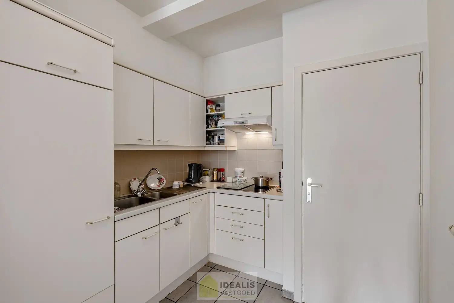 IDEALIS VASTGOED – GELIJKVLOERS APPARTEMENT MET LICHTRIJKE LEEFRUIMTE EN AANSLUITEND RUIME KEUKEN, BADKAMER, 2 SLAAPKAMERS EN GARAGEBOX OP EEN UITERST GUNSTIGE LOCATIE VLAK BIJ HET CENTRUM VAN PELT! foto 11
